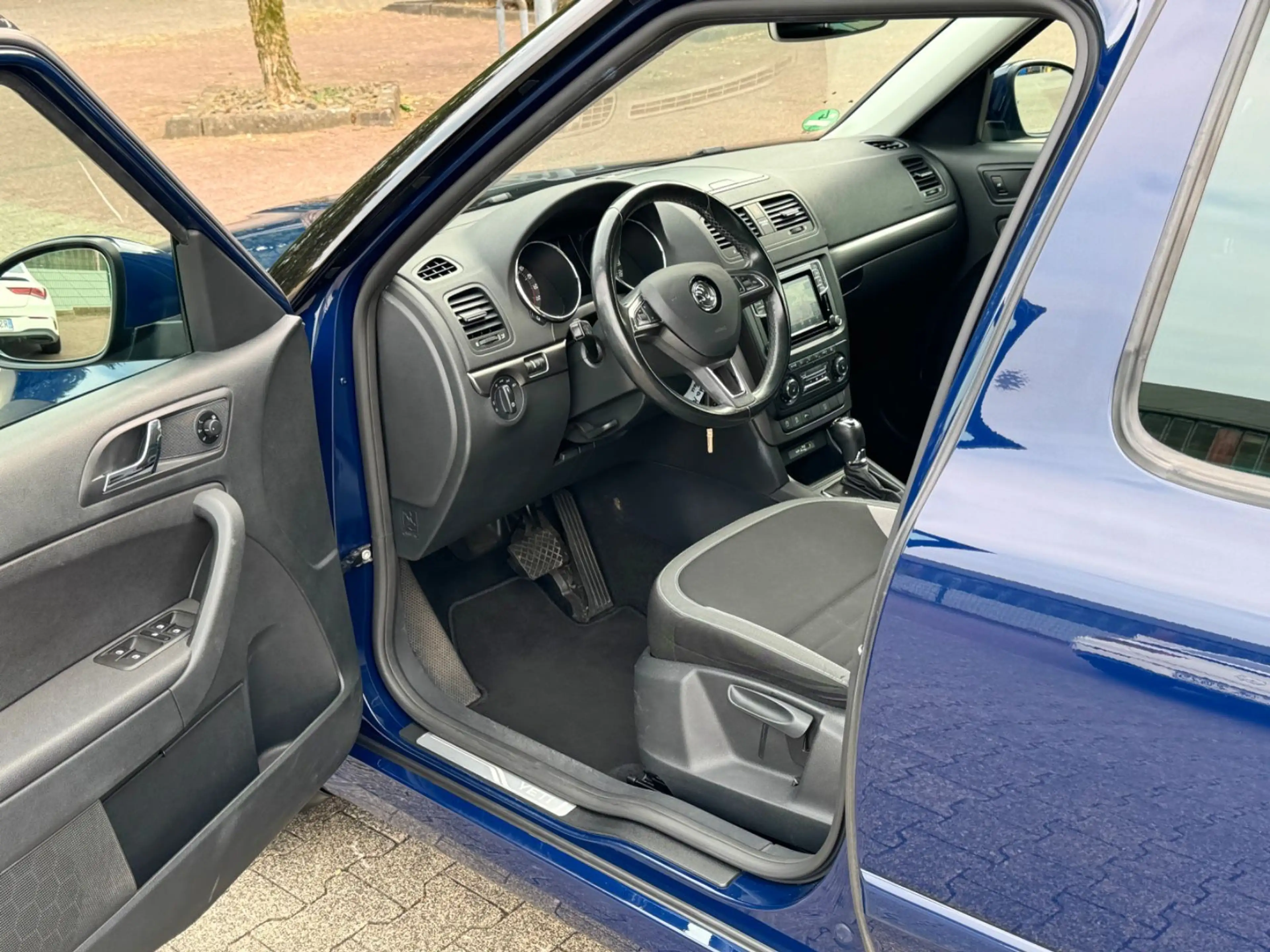 Skoda Yeti YETI 2,0 TDI 150PS DSG 4x4 JOY NAVI XENON 2.HAND — photo 9