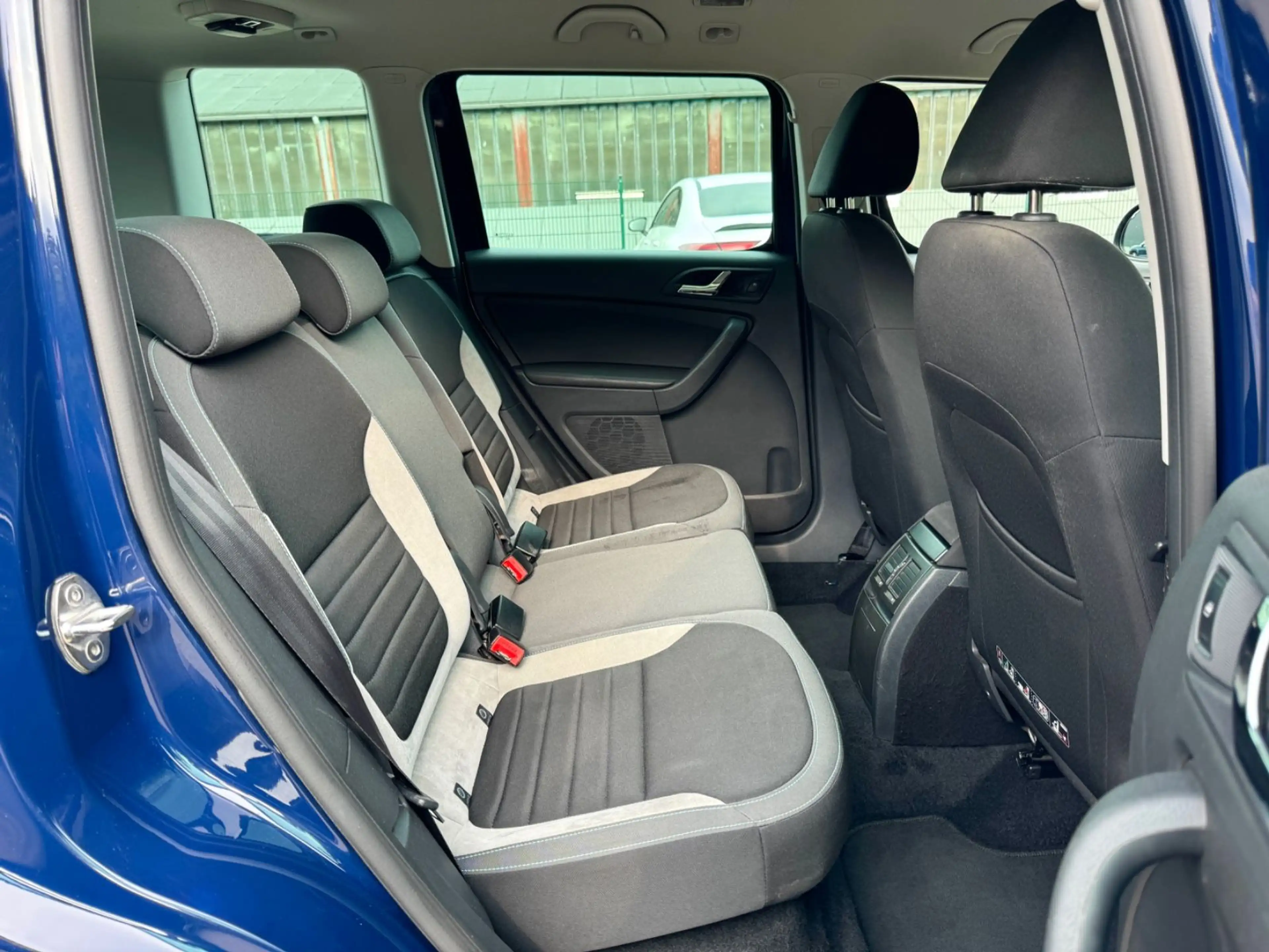 Skoda Yeti YETI 2,0 TDI 150PS DSG 4x4 JOY NAVI XENON 2.HAND — photo 14