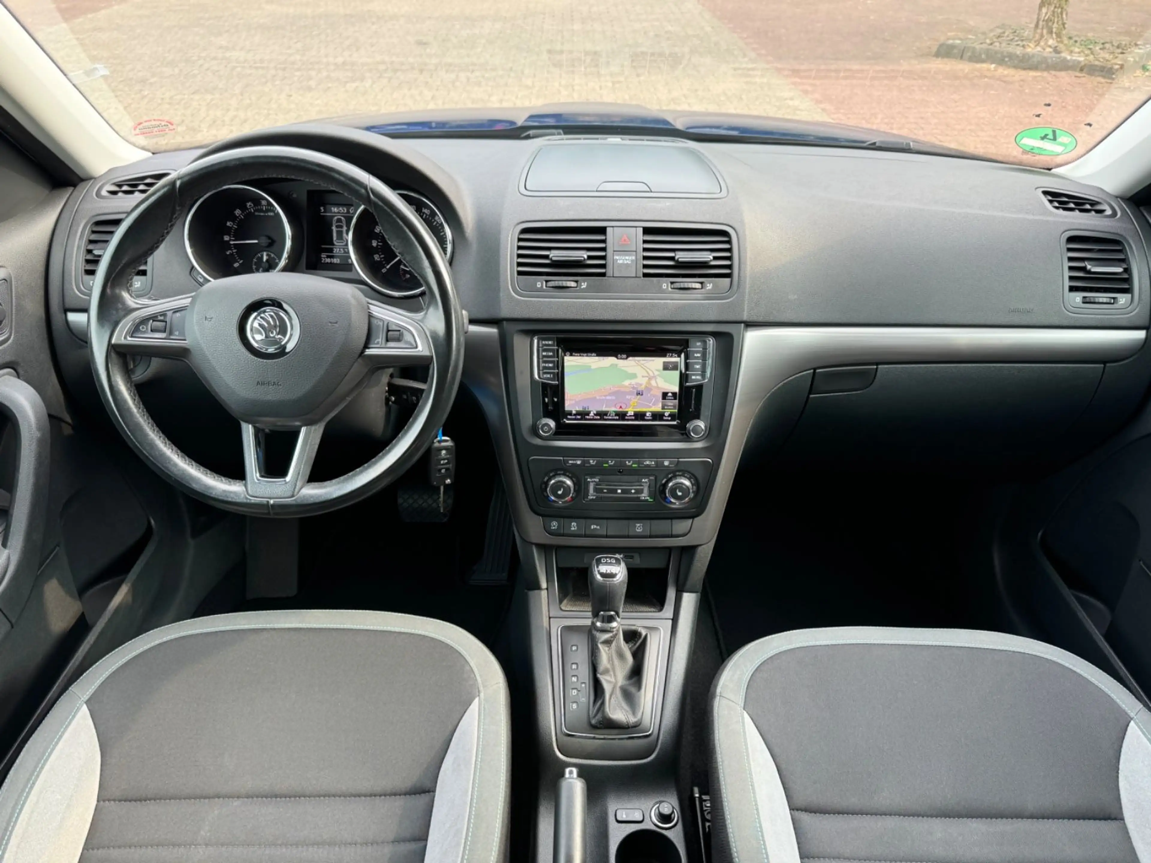 Skoda Yeti YETI 2,0 TDI 150PS DSG 4x4 JOY NAVI XENON 2.HAND — photo 13