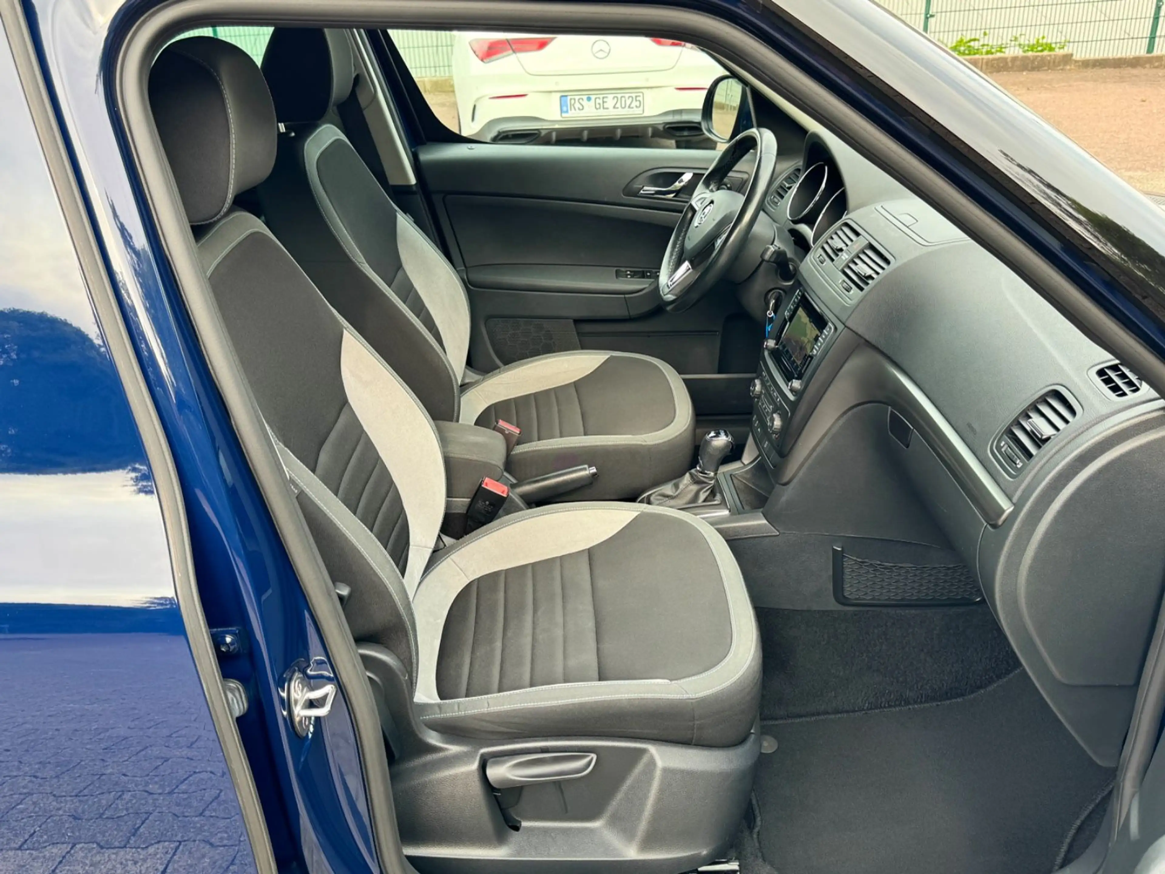 Skoda Yeti YETI 2,0 TDI 150PS DSG 4x4 JOY NAVI XENON 2.HAND — photo 11