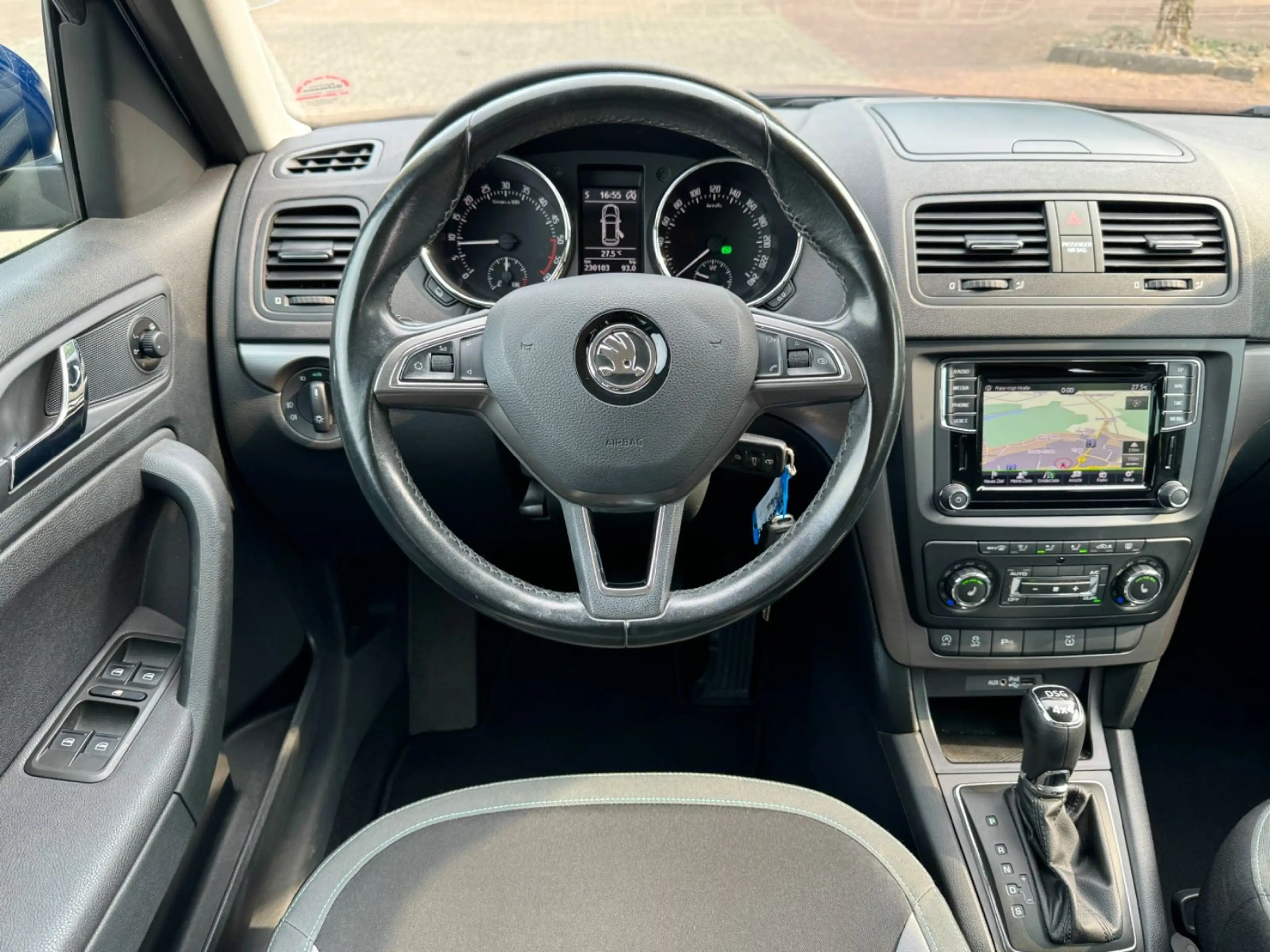 Skoda Yeti YETI 2,0 TDI 150PS DSG 4x4 JOY NAVI XENON 2.HAND — photo 15