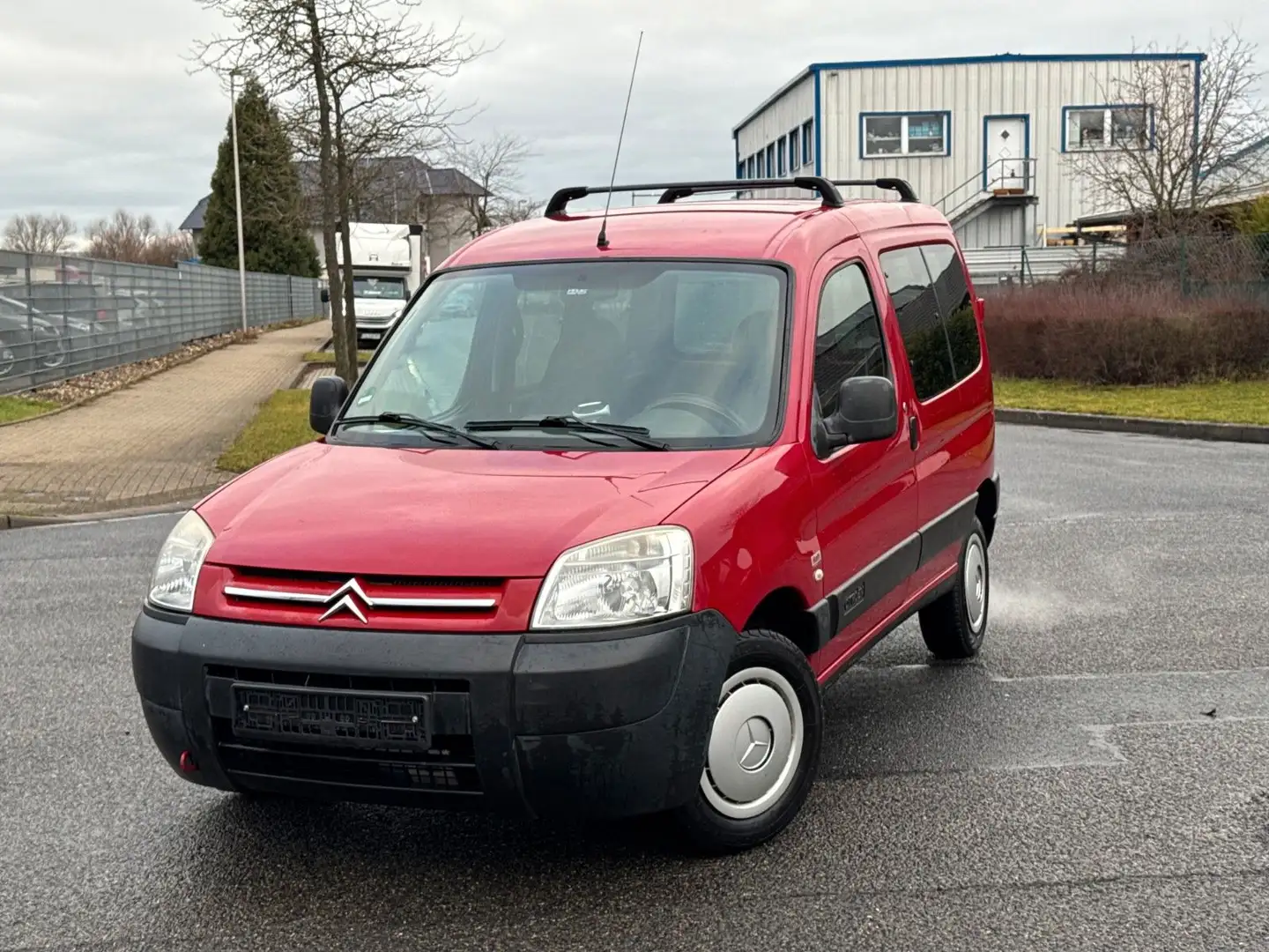 Citroen Berlingo 1.4 First Kombi Rot - 1