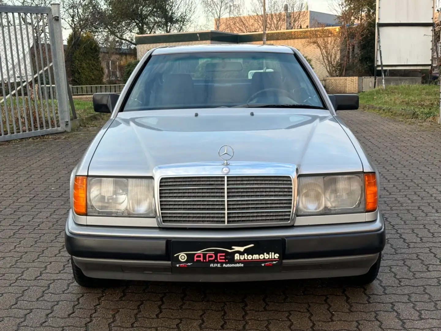 Mercedes-Benz CE 230 W124 DE FAHRZEUG ROSTFREI 2 HAND AUTOM Argent - 2