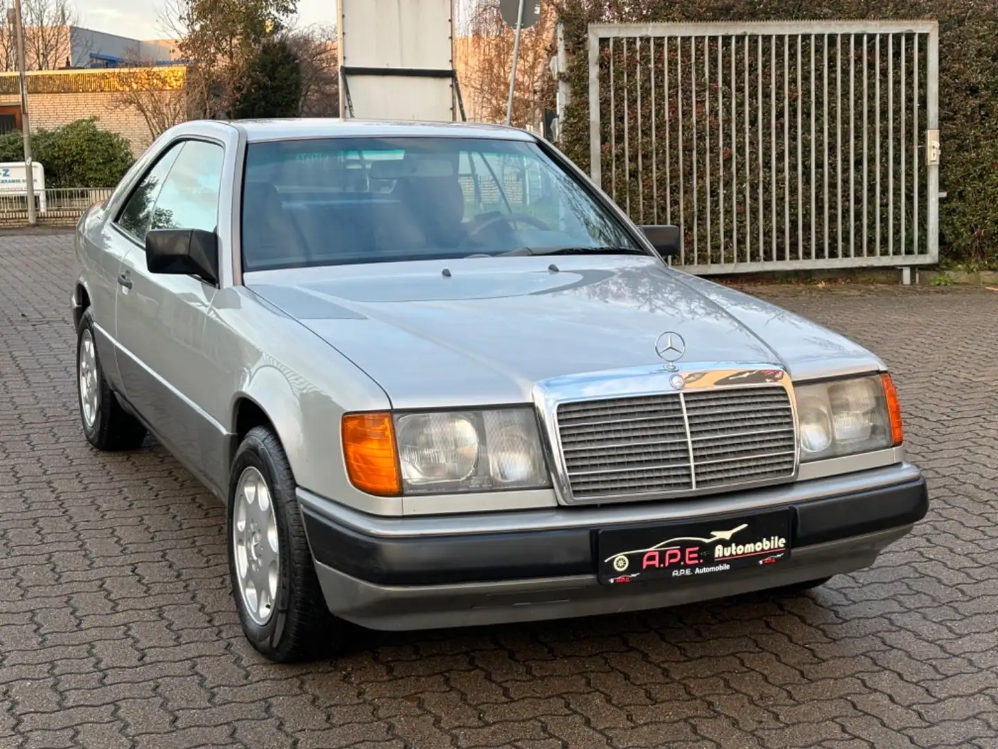 Mercedes-Benz CE 230 W124 DE FAHRZEUG ROSTFREI 2 HAND AUTOM Argent - 1