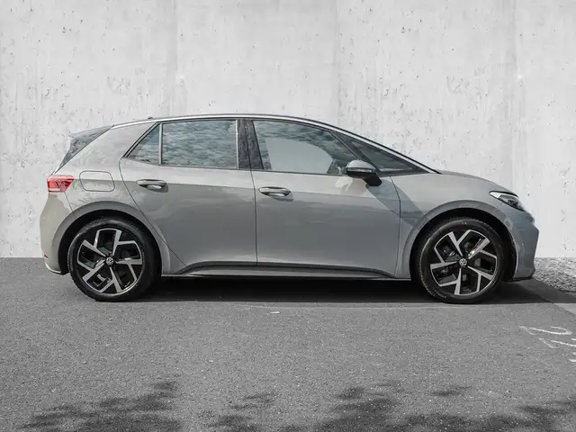 Volkswagen Id.3 view 5