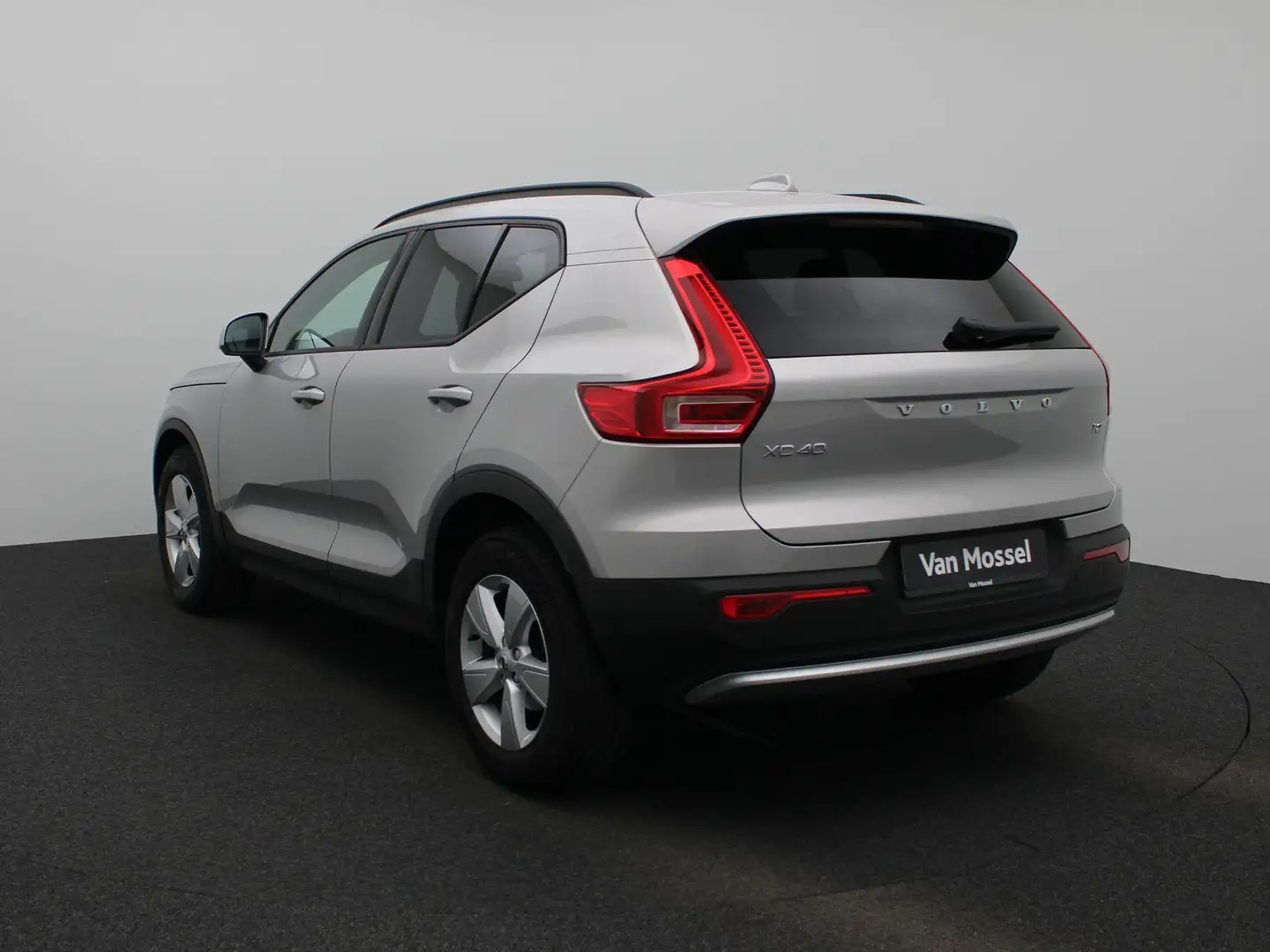 Volvo XC40 T2 Momentum Core | Navigatie | Camera | Apple Carp Grijs - 2