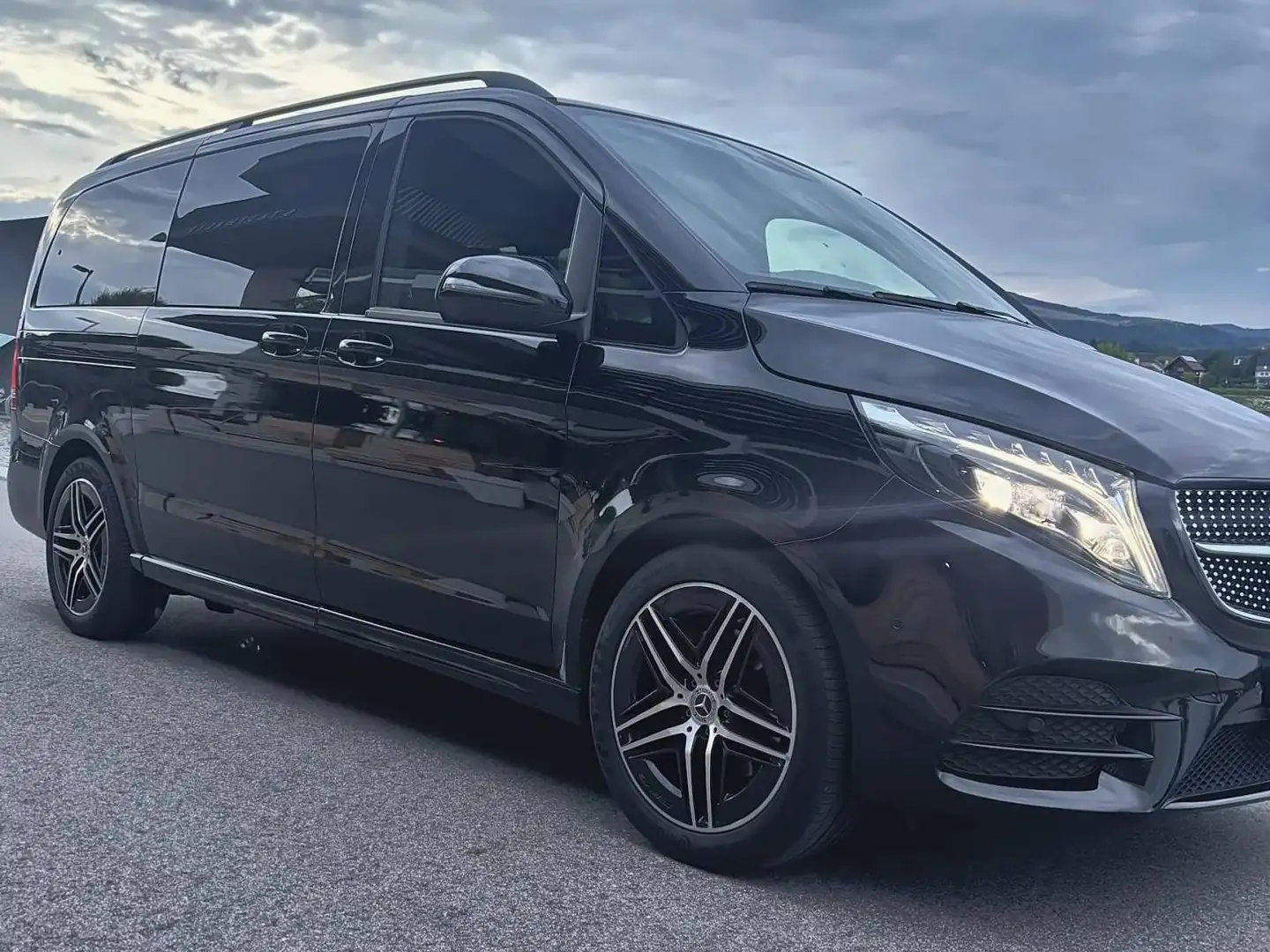 Mercedes-Benz V 300 d AMG EDITION lang | Airmatic | Night | Navi | Kamera Schwarz - 1