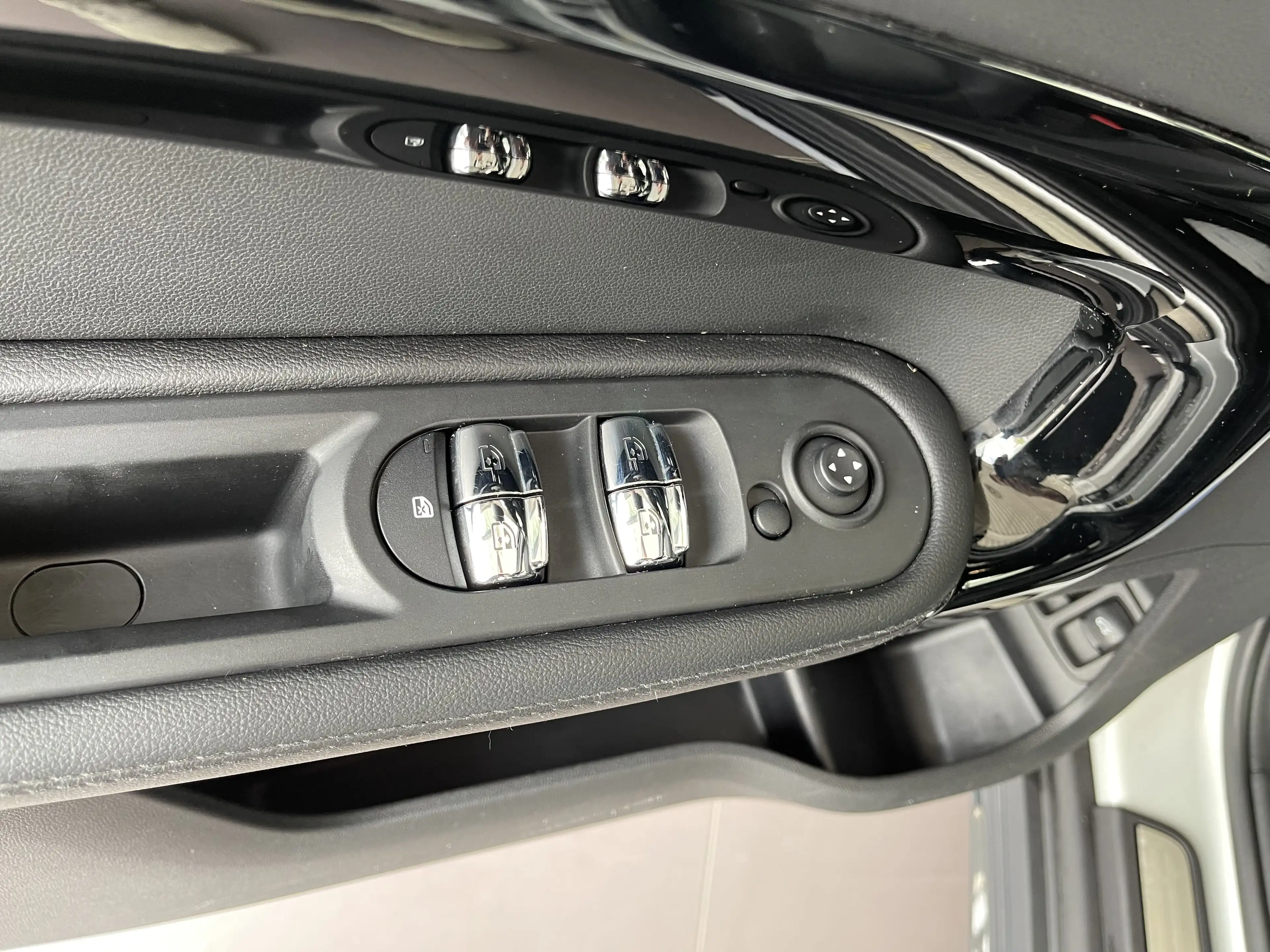 MINI Cooper SE Countryman 1.5iA PHEV ALL4 *** GARANTIE + LED + GPS + CUIR *** — photo 15