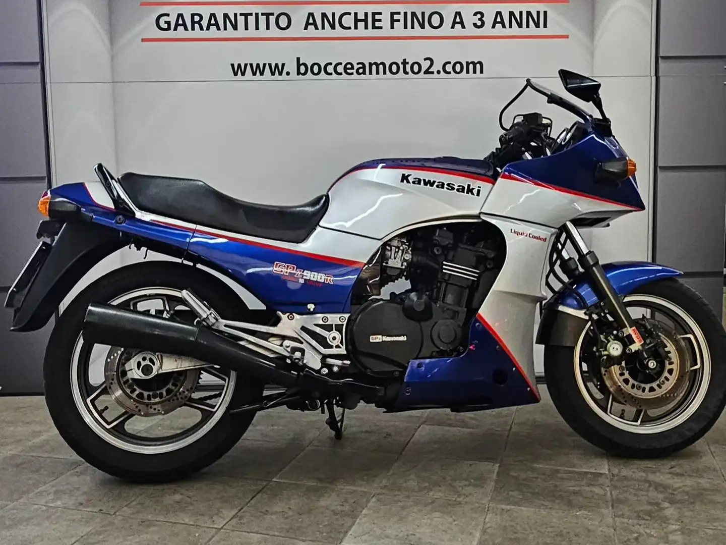 Kawasaki GPZ 900 R Azul - 1
