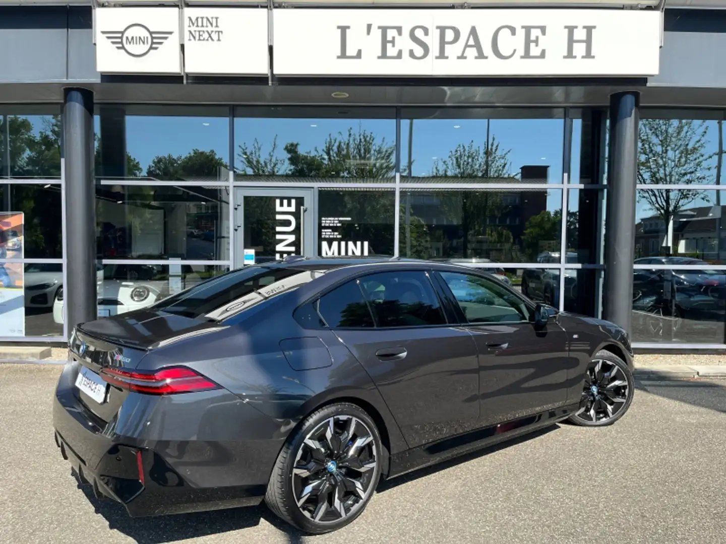 BMW M6 i5 M60 601ch xDrive Серый - 2