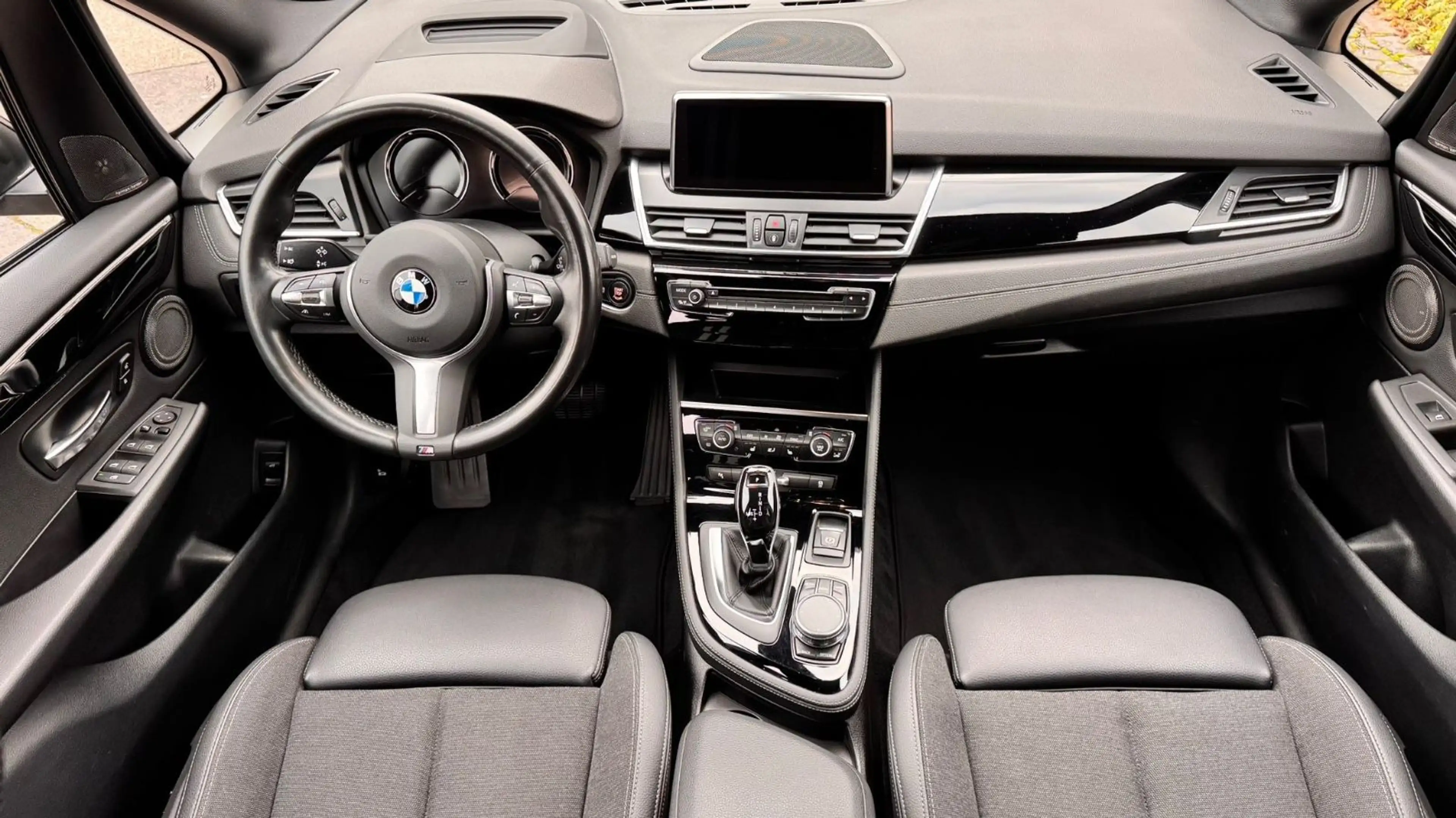 BMW 220 d Gran Tourer xDrive Sport Line — photo 11