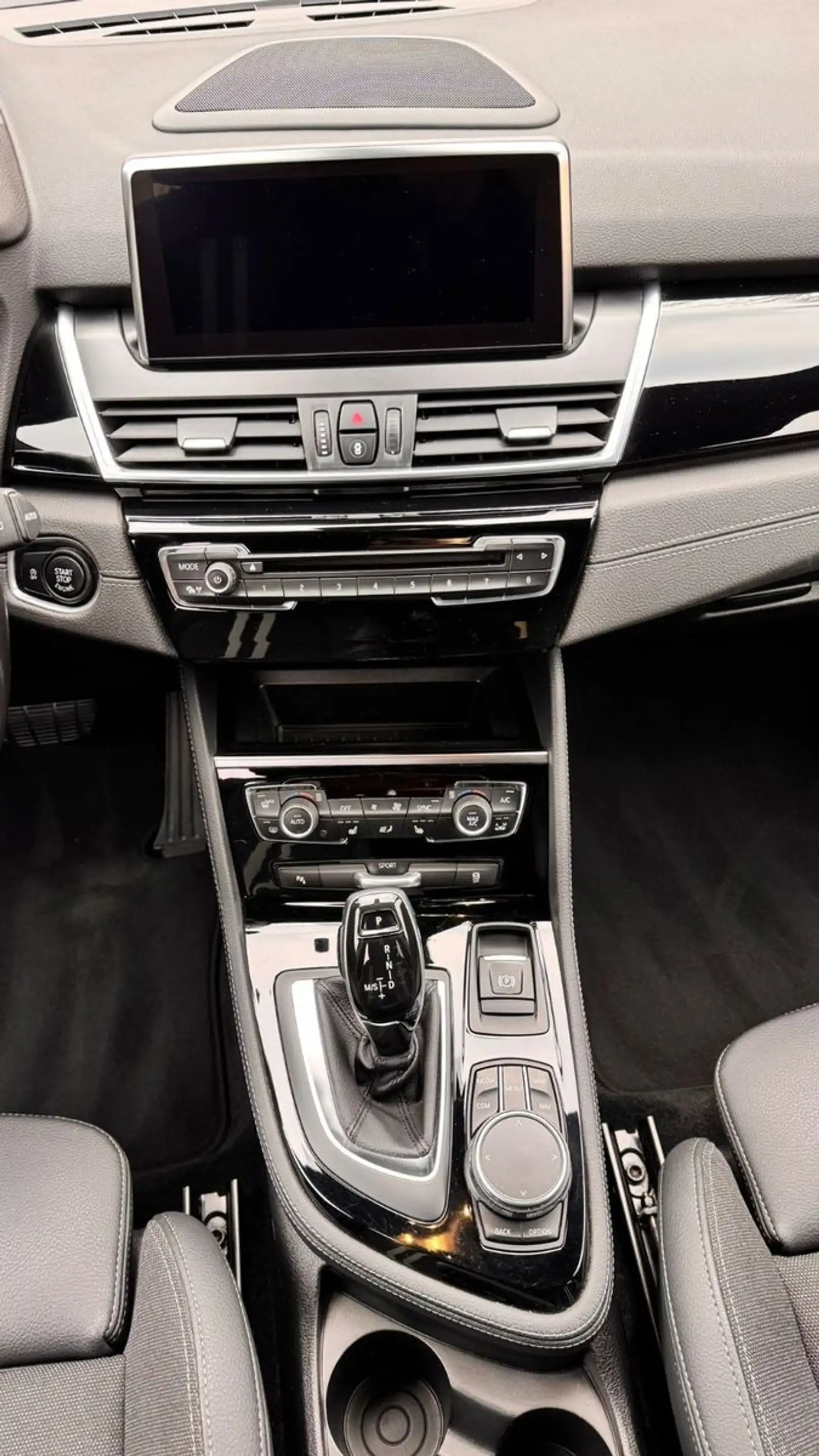 BMW 220 d Gran Tourer xDrive Sport Line — photo 13