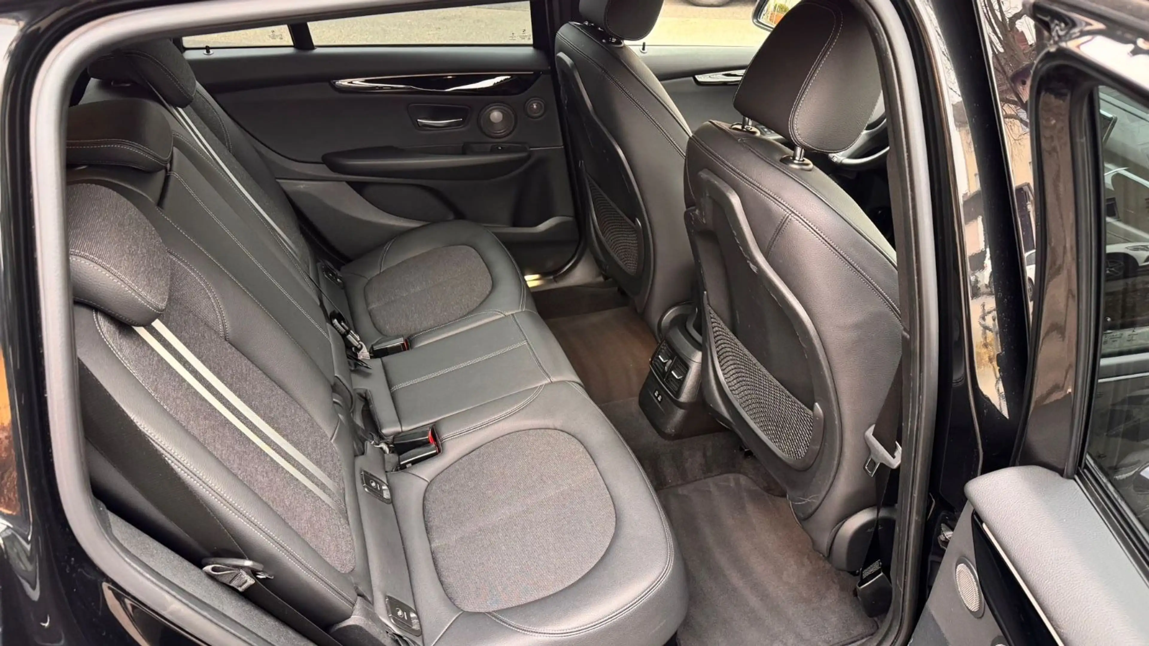BMW 220 d Gran Tourer xDrive Sport Line — photo 9
