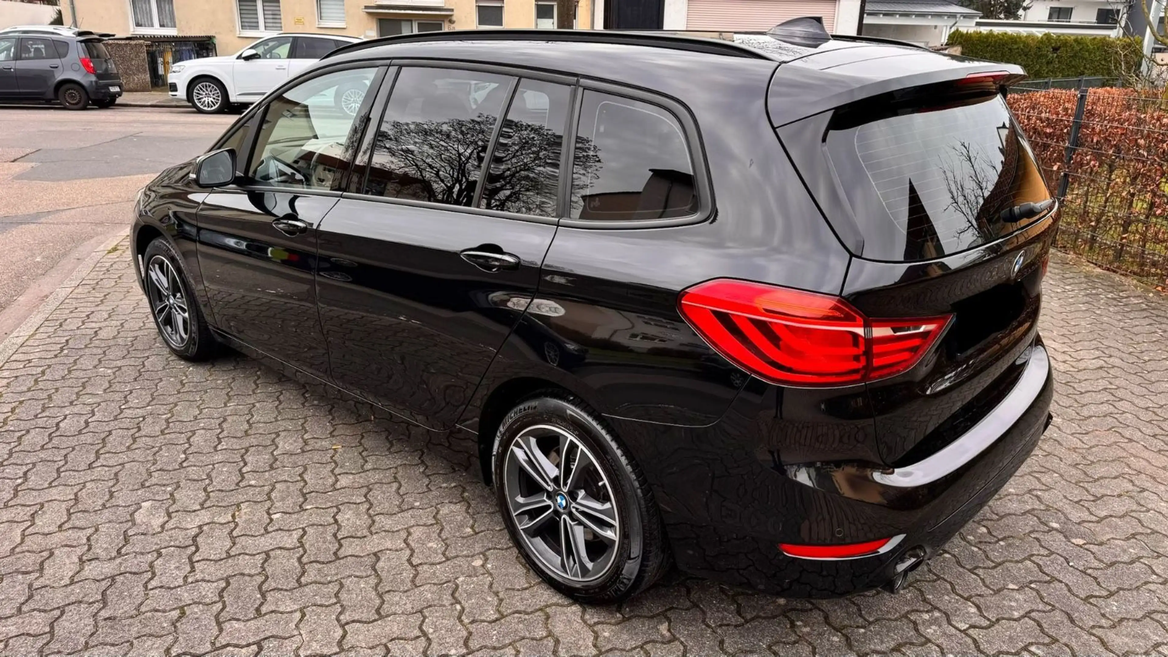 BMW 220 d Gran Tourer xDrive Sport Line — photo 6
