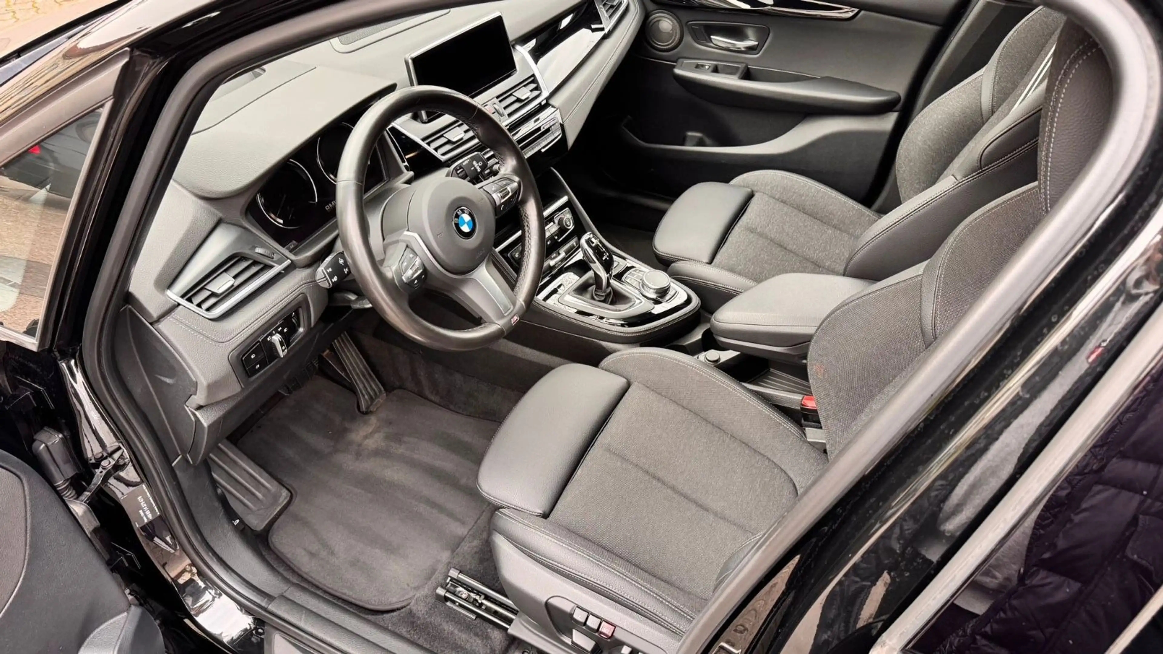 BMW 220 d Gran Tourer xDrive Sport Line — photo 7