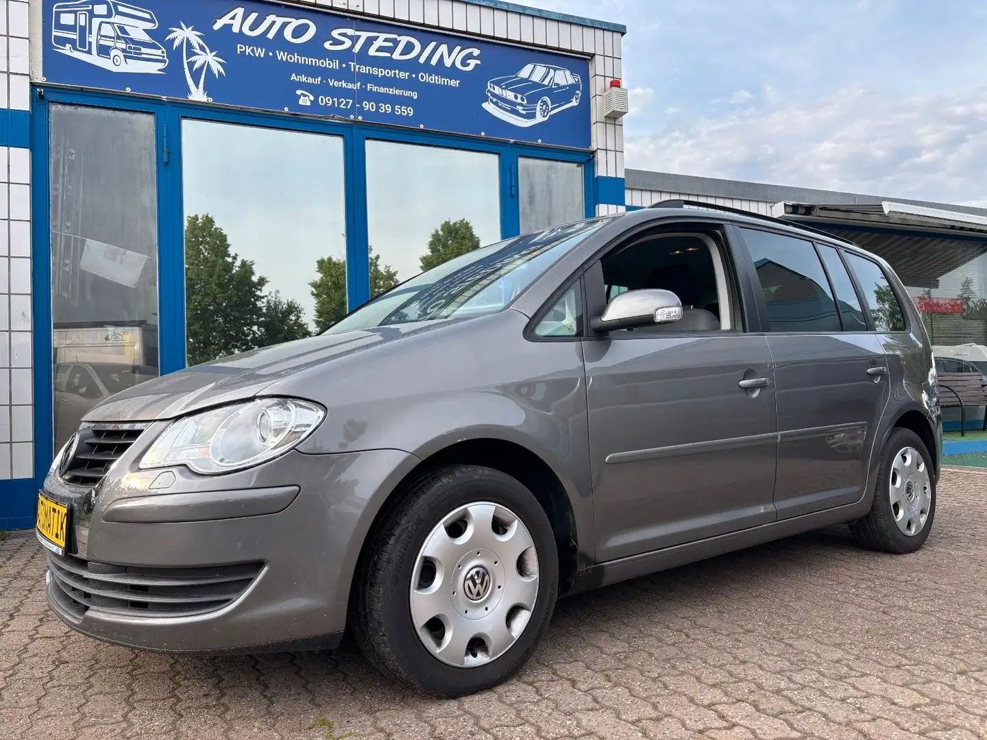 Volkswagen Touran Trendline Automatik Navi AHK Tüv 10-26 Gri - 1