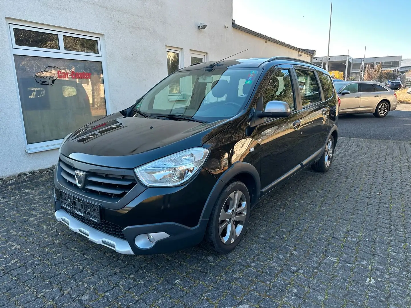Dacia Lodgy Stepway Navi,Rückfahrkamera,SHZ,AHK, Schwarz - 1