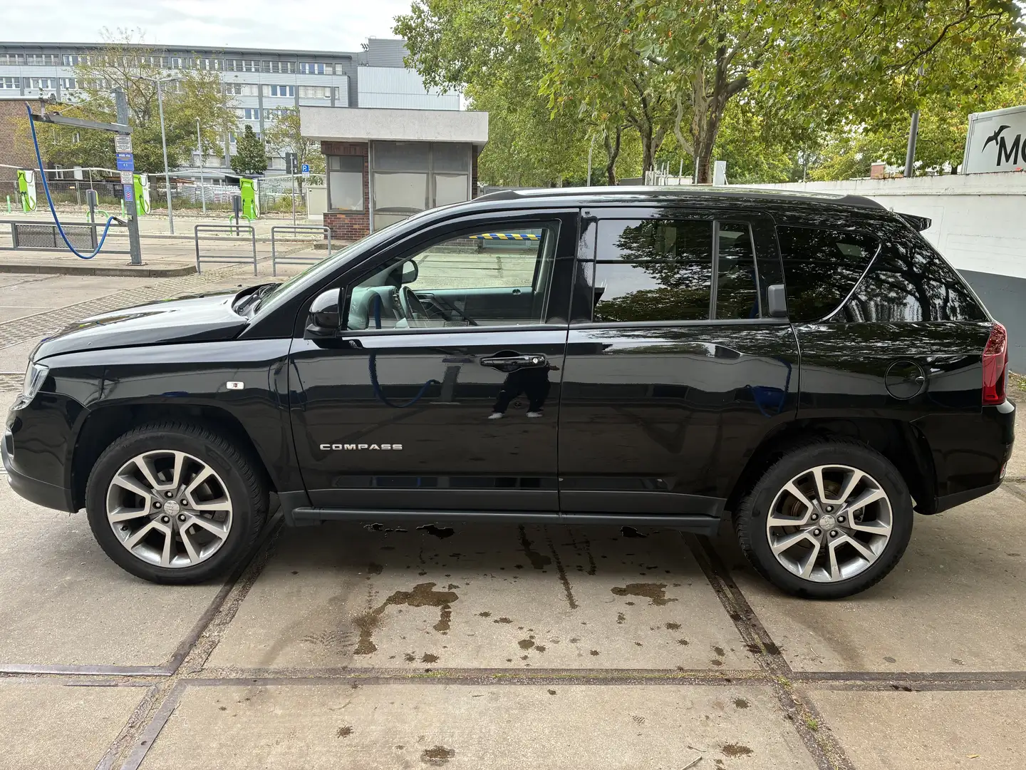Jeep Compass Limited 4x4 Schwarz - 2