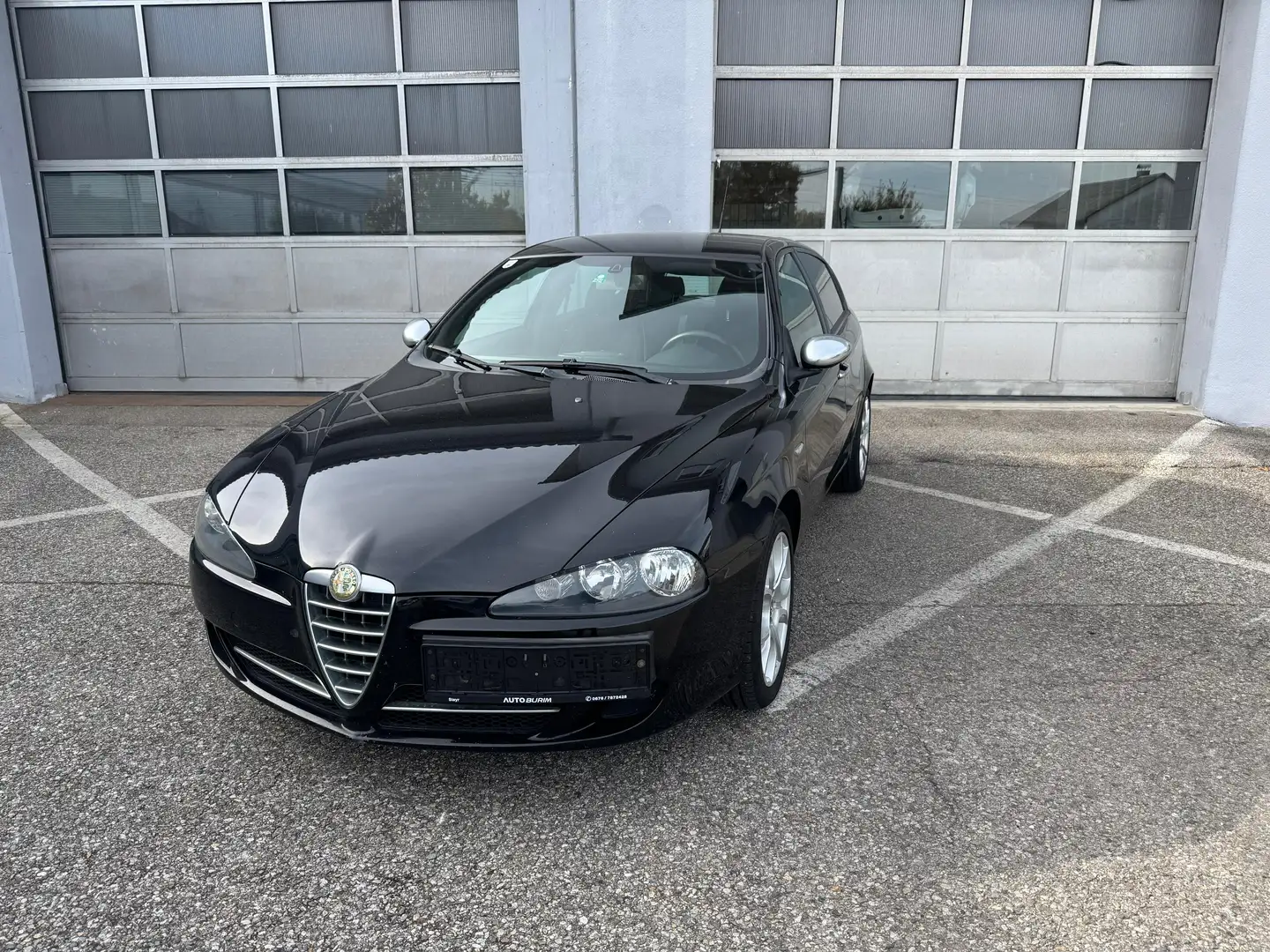 Alfa Romeo 147 147 1,6 Blackline Pickerl Neu:06/2026 Schwarz - 2