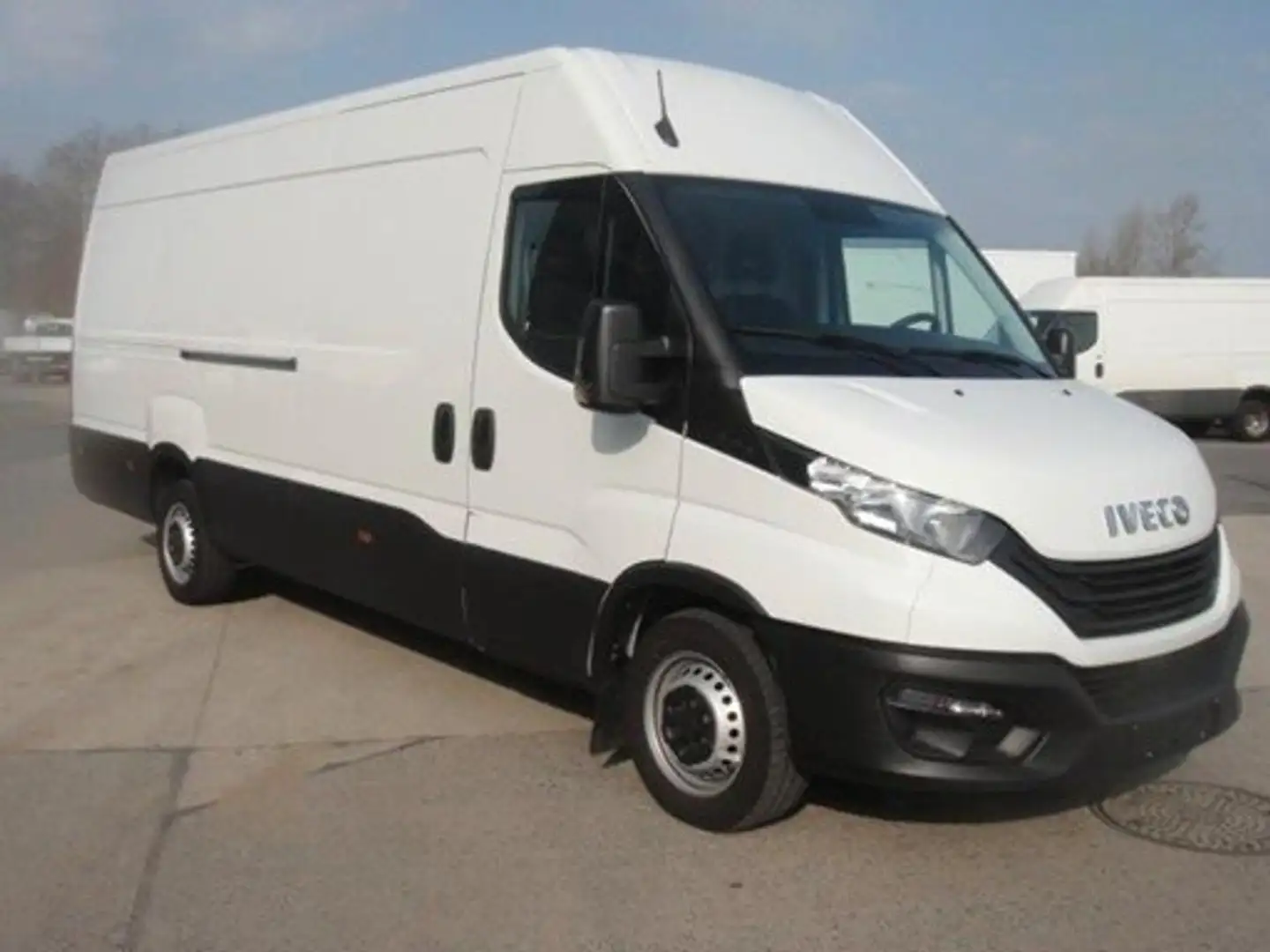 Iveco Daily 35S16 L4H2 Maxi mit AHK 3.500 KG Weiß - 1