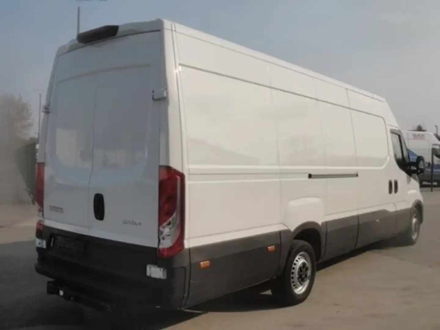 Iveco Daily 35S16 L4H2 Maxi mit AHK 3.500 KG Weiß - 2