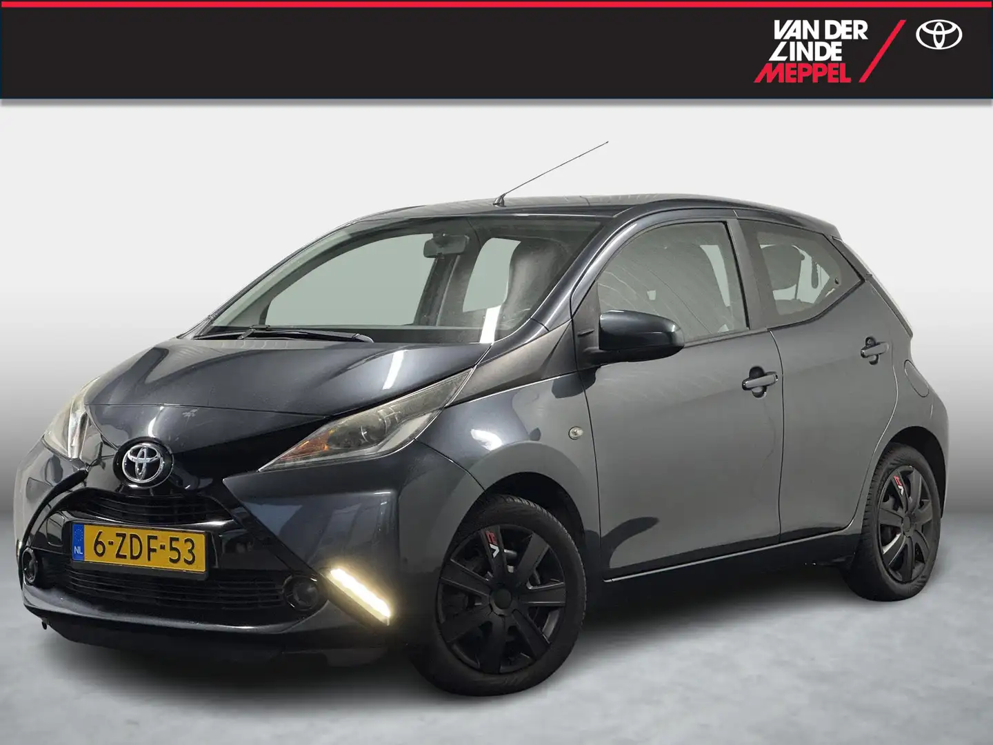 Toyota Aygo 1.0 VVT-i X-Play Airco Camera NL Trekhaak Grau - 1