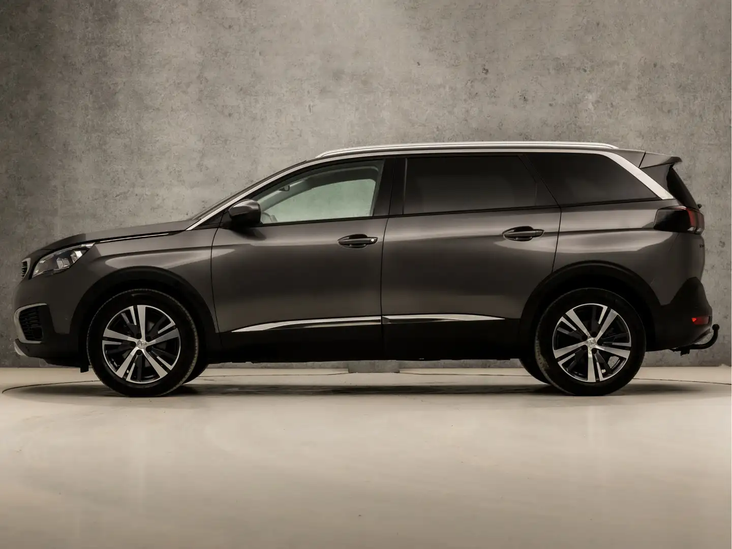Peugeot 5008 1.2 Puretech Sport 7 Persoons (APPLE CARPLAY, GROO Grijs - 2