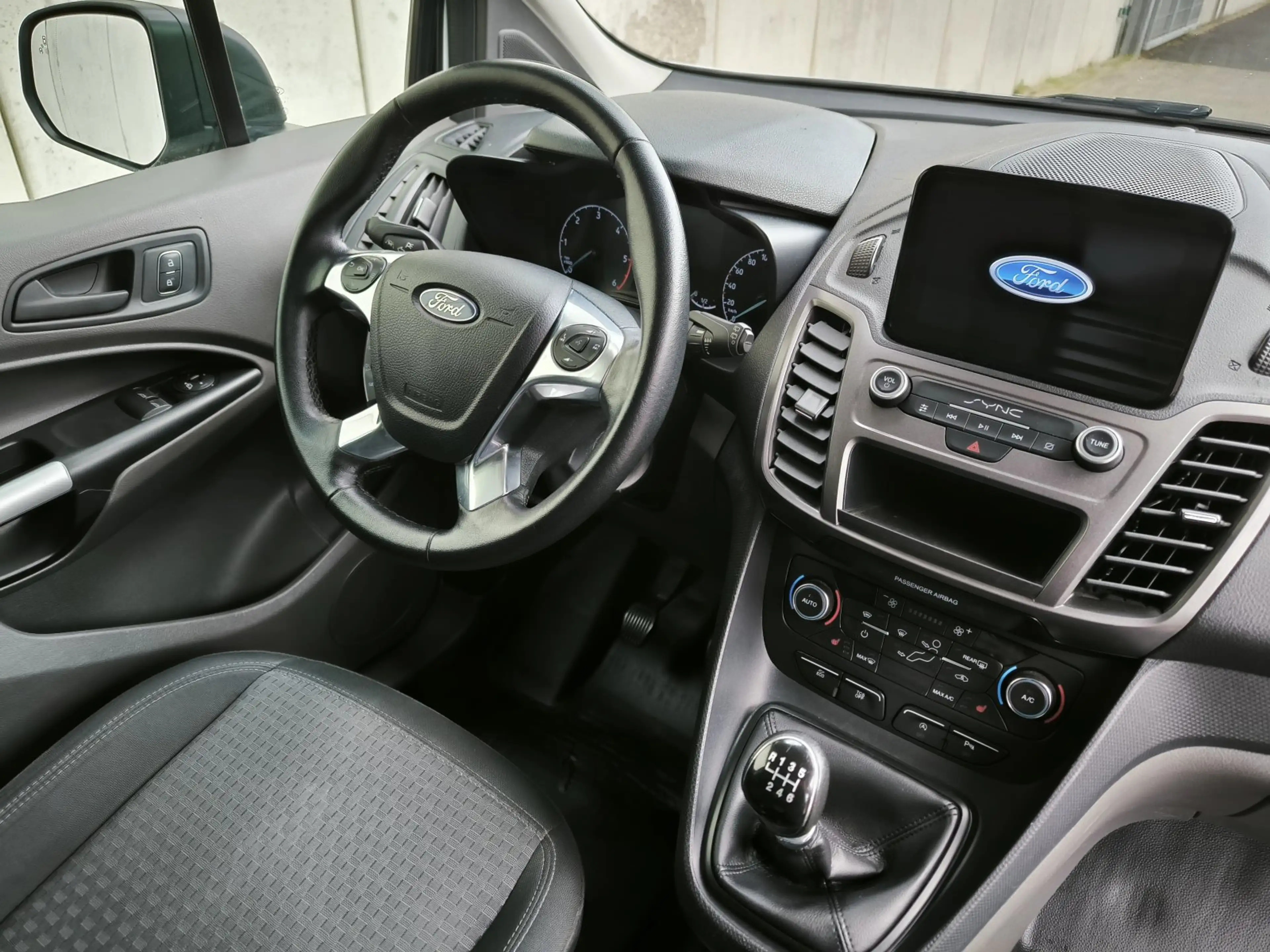 Ford Transit Connect Xenon Kamera Navi PDC Totwinkel — photo 9
