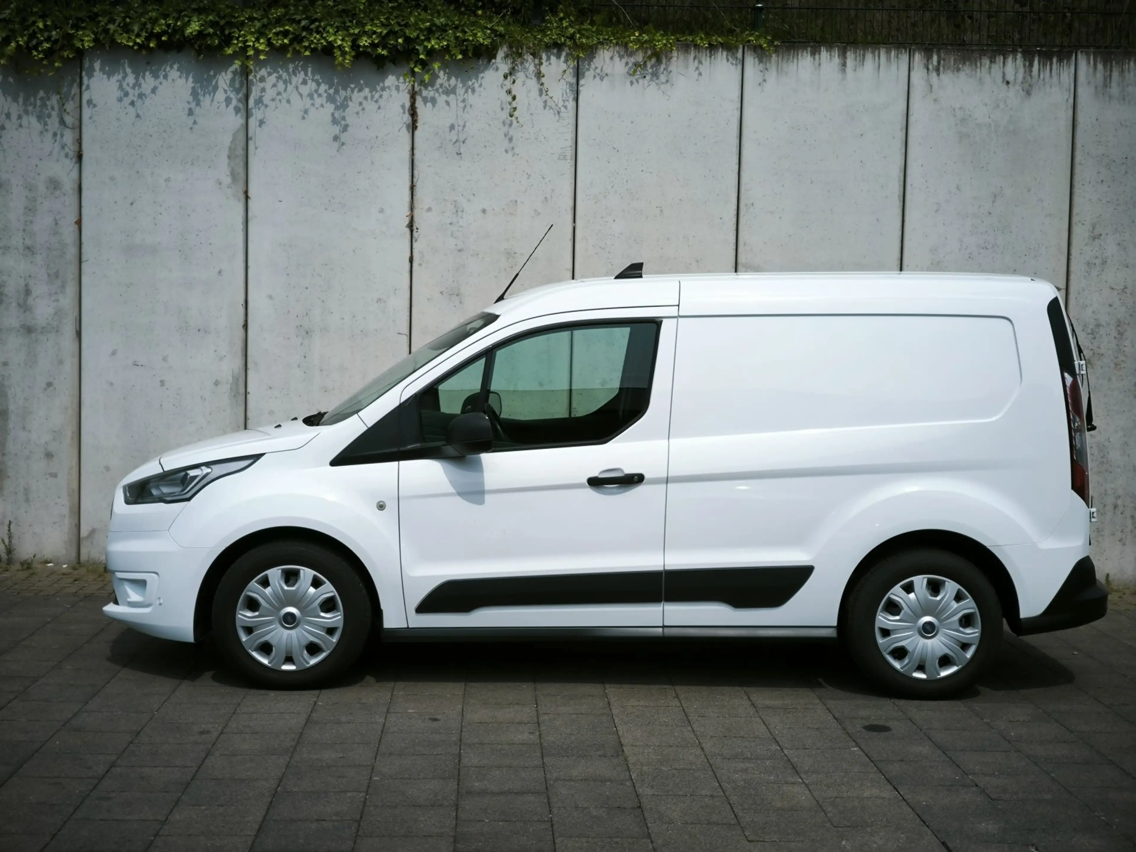 Ford Transit Connect Xenon Kamera Navi PDC Totwinkel — photo 5