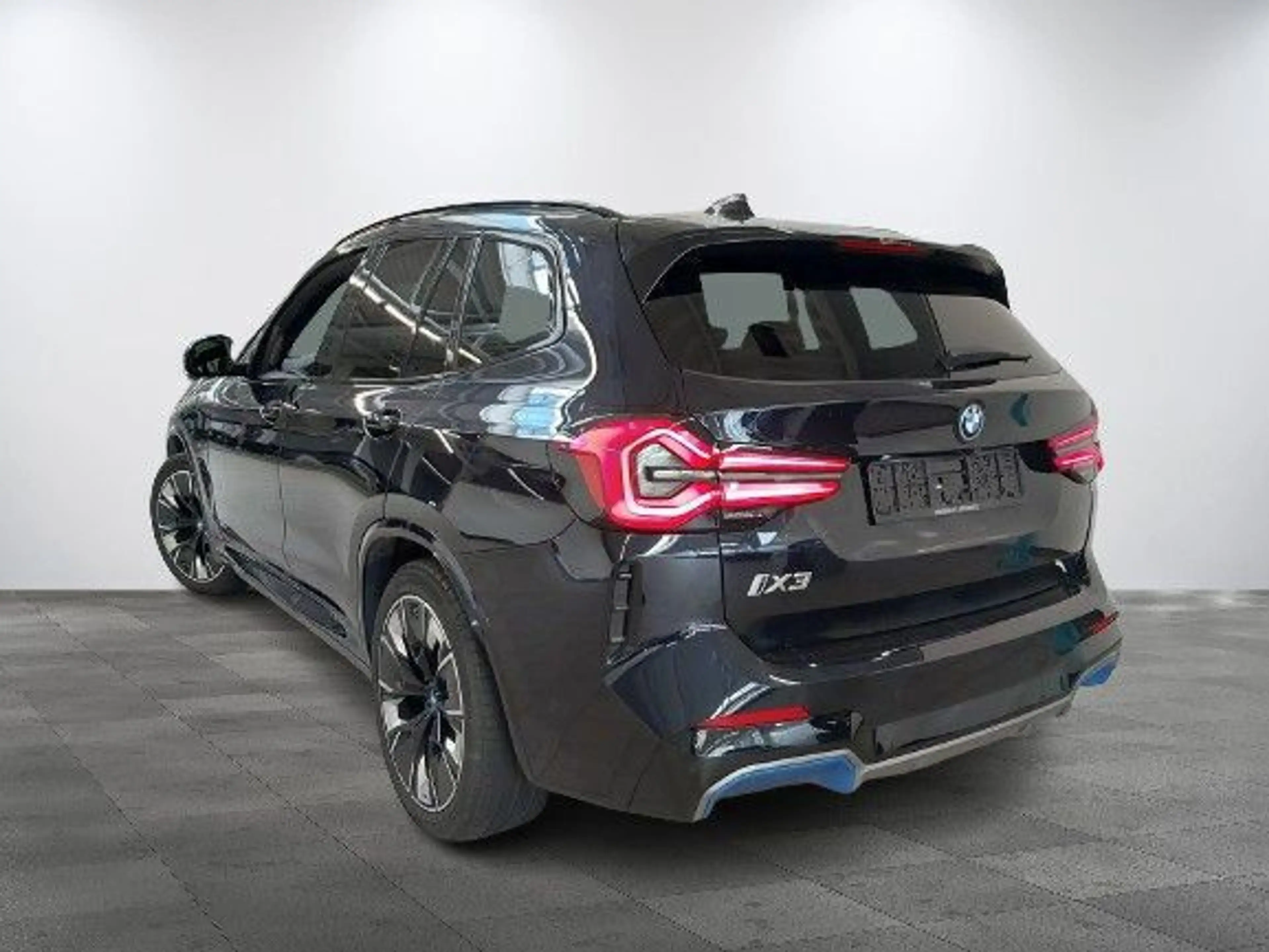 BMW iX3 Impressive — photo 9