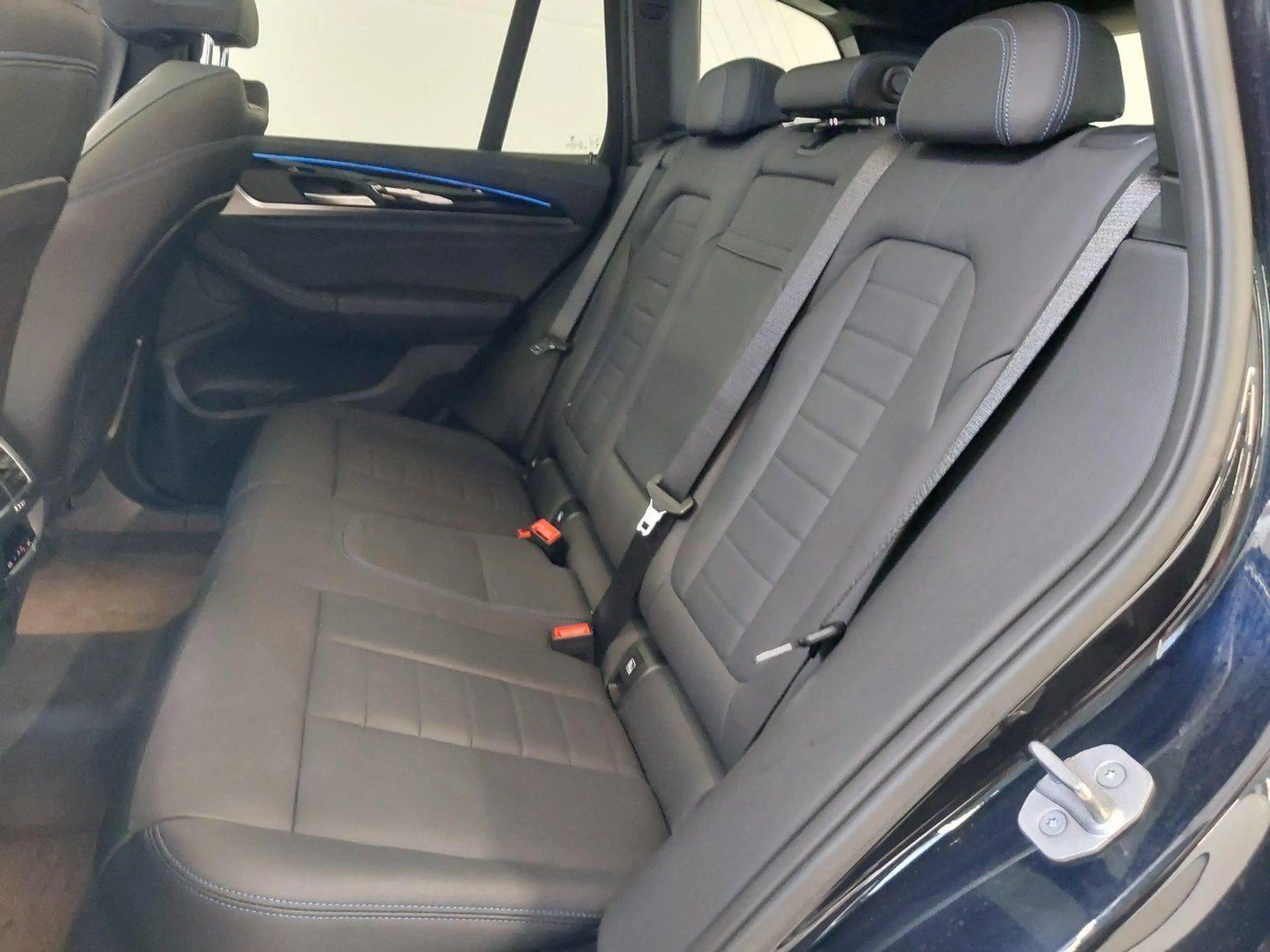 BMW iX3 Impressive — photo 5
