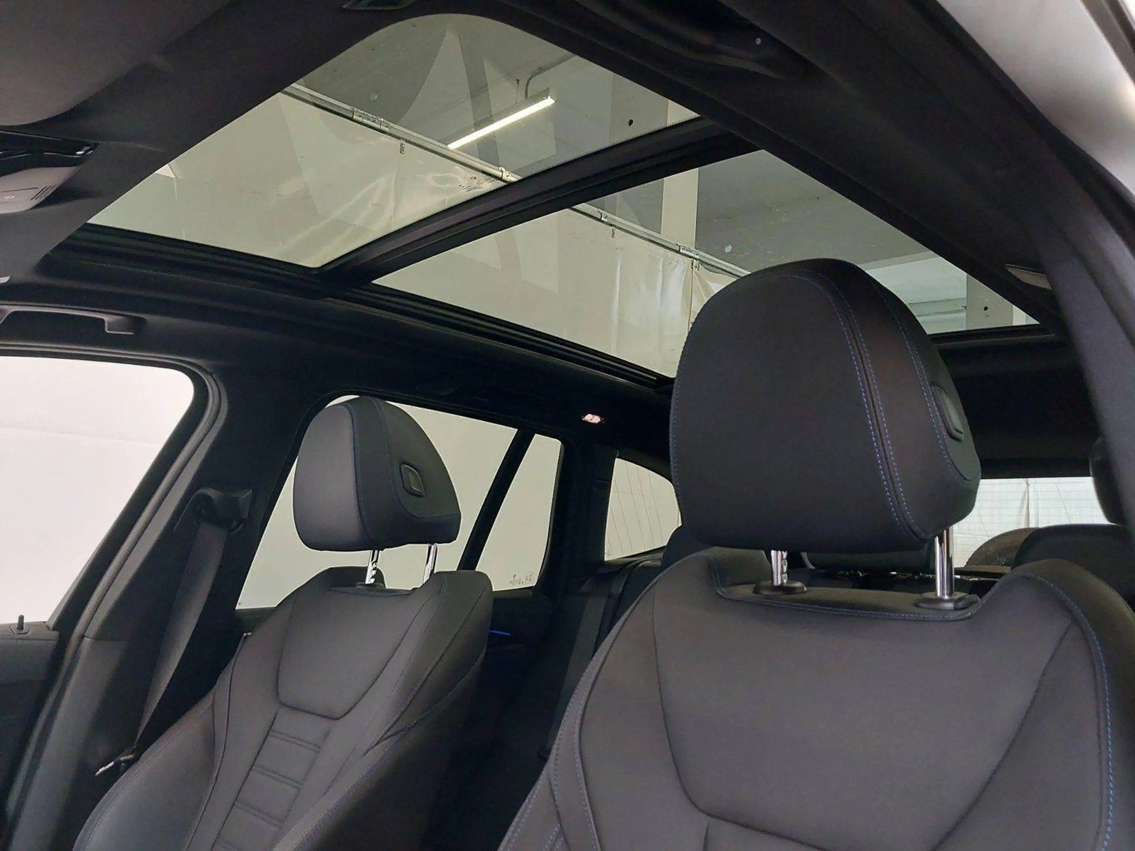 BMW iX3 Impressive — photo 13