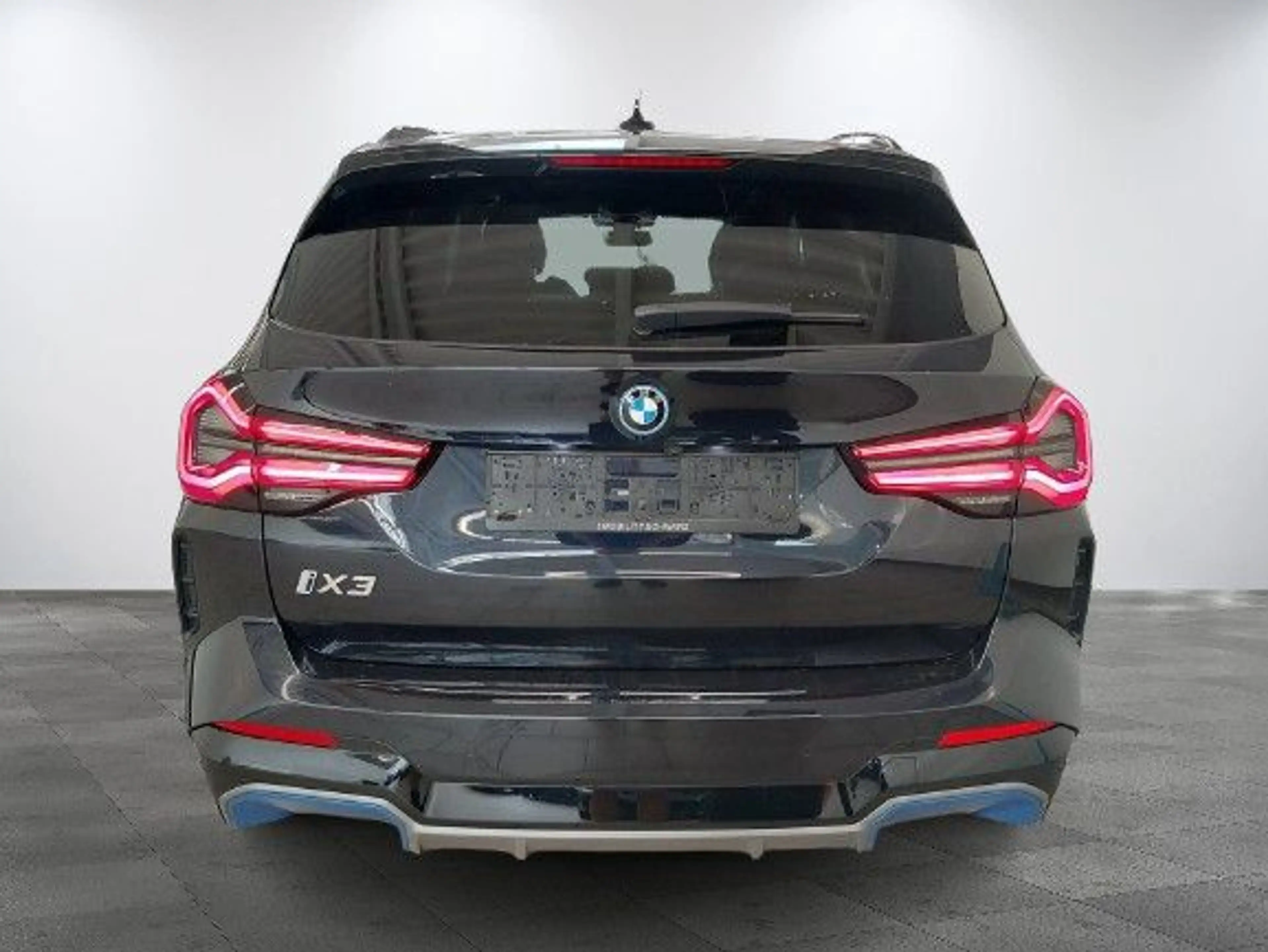 BMW iX3 Impressive — photo 2