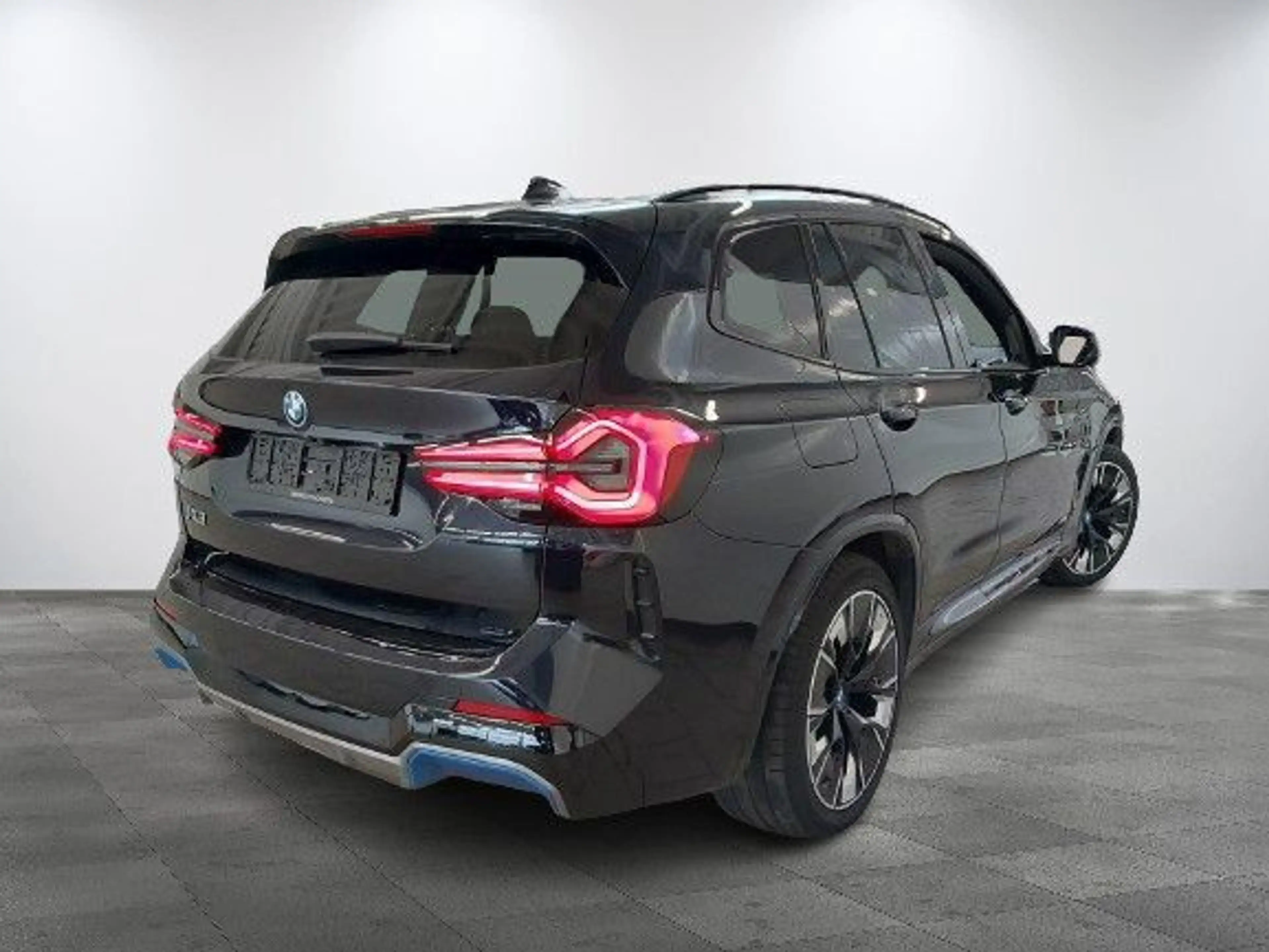 BMW iX3 Impressive — photo 4