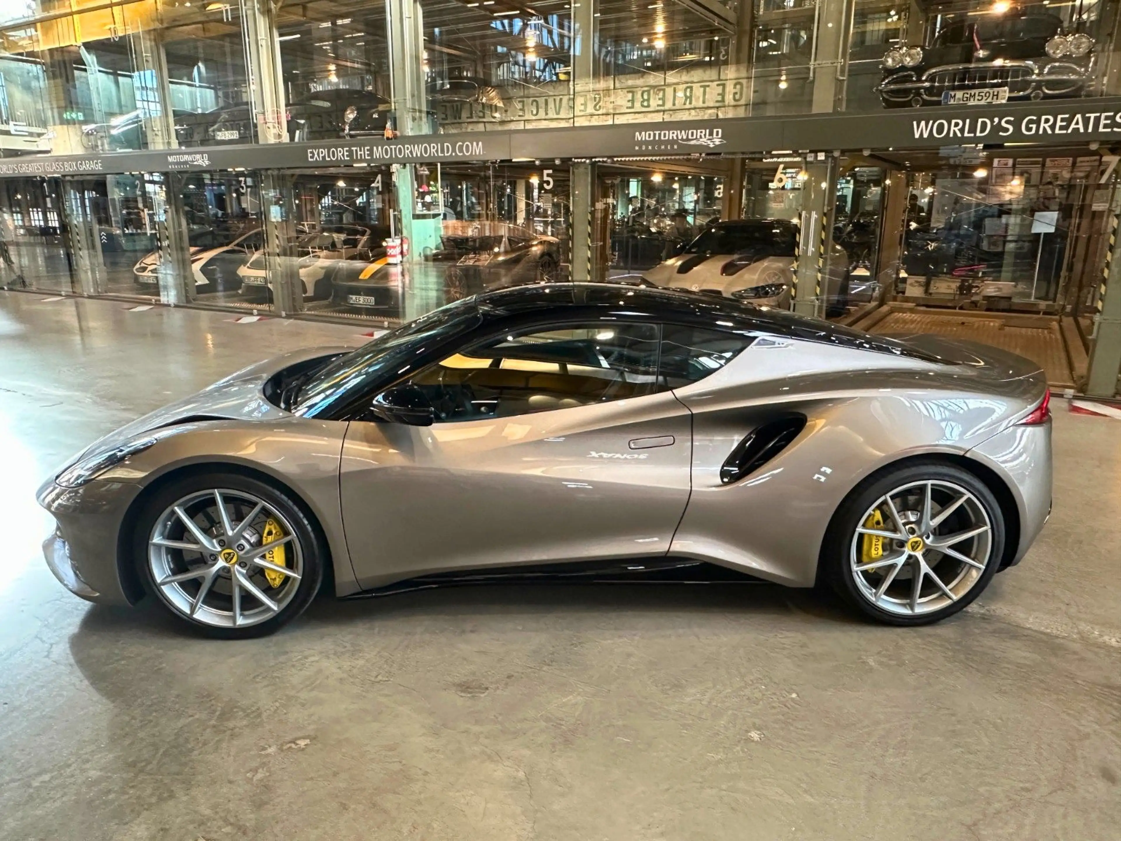 Lotus Emira 3.5 V6 475PS / Alcantara / TFT-Cockpit — photo 8