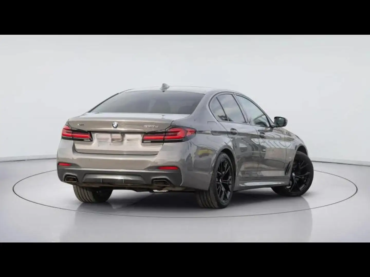 BMW 530 Kit M Sport xDrive BMW 530e xDrive Berline Kit M S Gris - 2