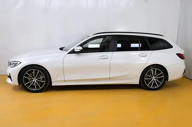 BMW 3 Series view 6