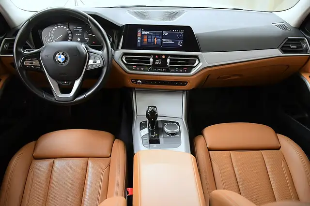 BMW 3 Series view 13