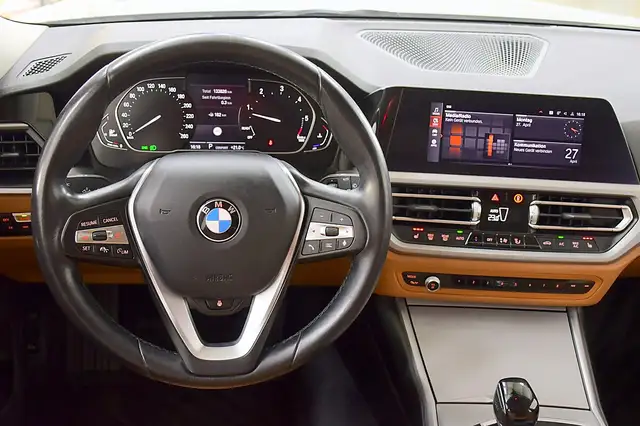 BMW 3 Series view 18