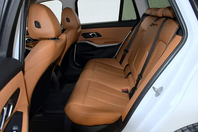 BMW 3 Series view 22