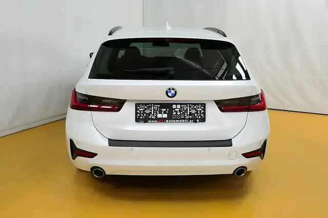 BMW 3 Series view 20