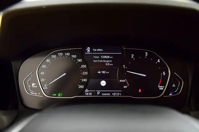 BMW 3 Series view 12