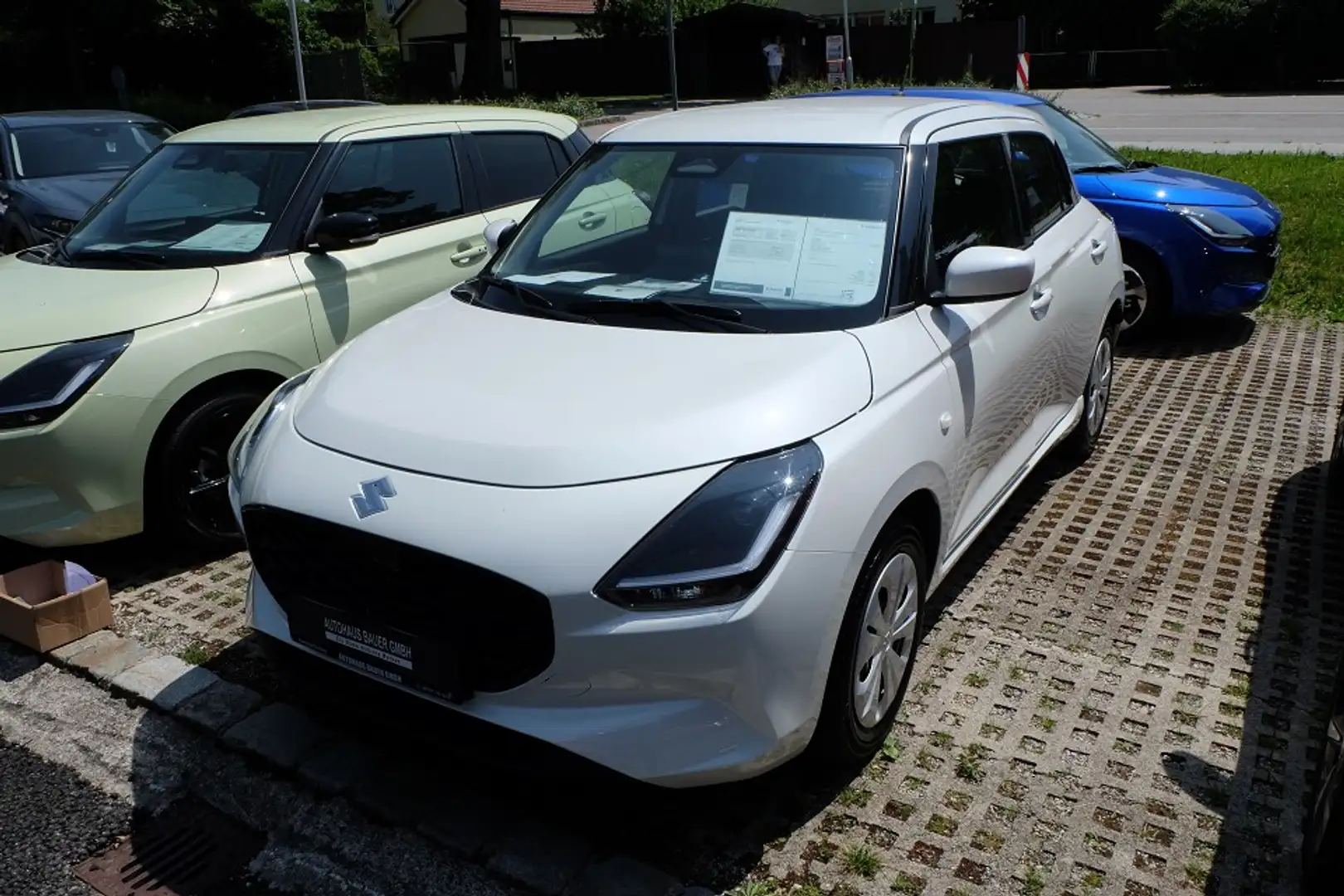Suzuki Swift 1.2 5D M/T CLUB HYBRID %%%%%%% Blanco - 2