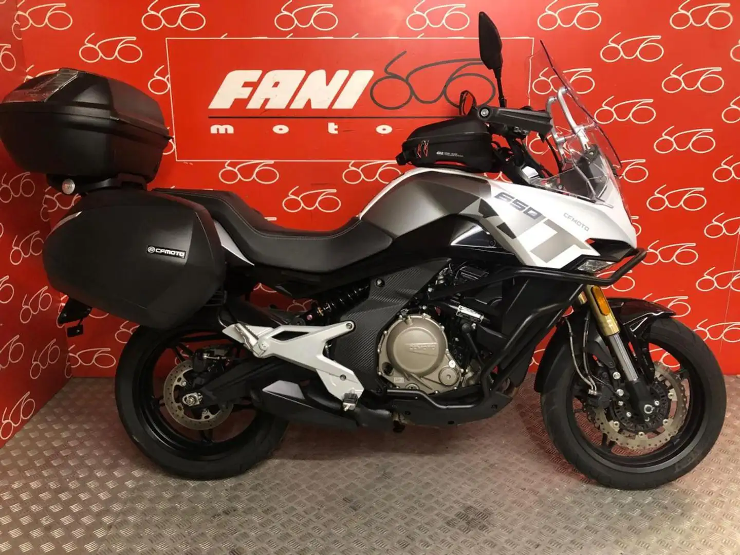 CFMOTO 650 MT . Blanc - 1