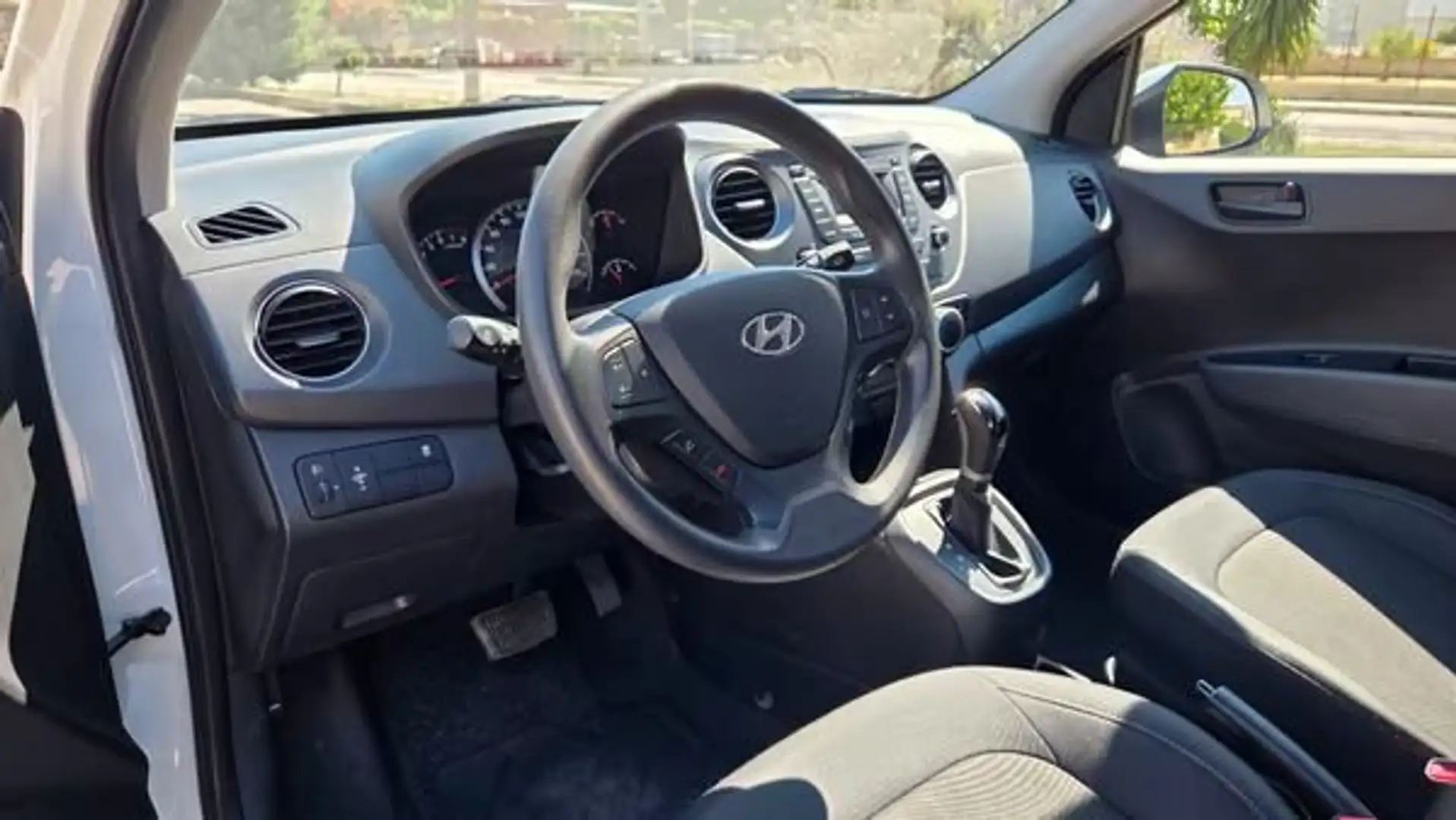 Hyundai i10 i10 1.0 Comfort auto Bianco - 2