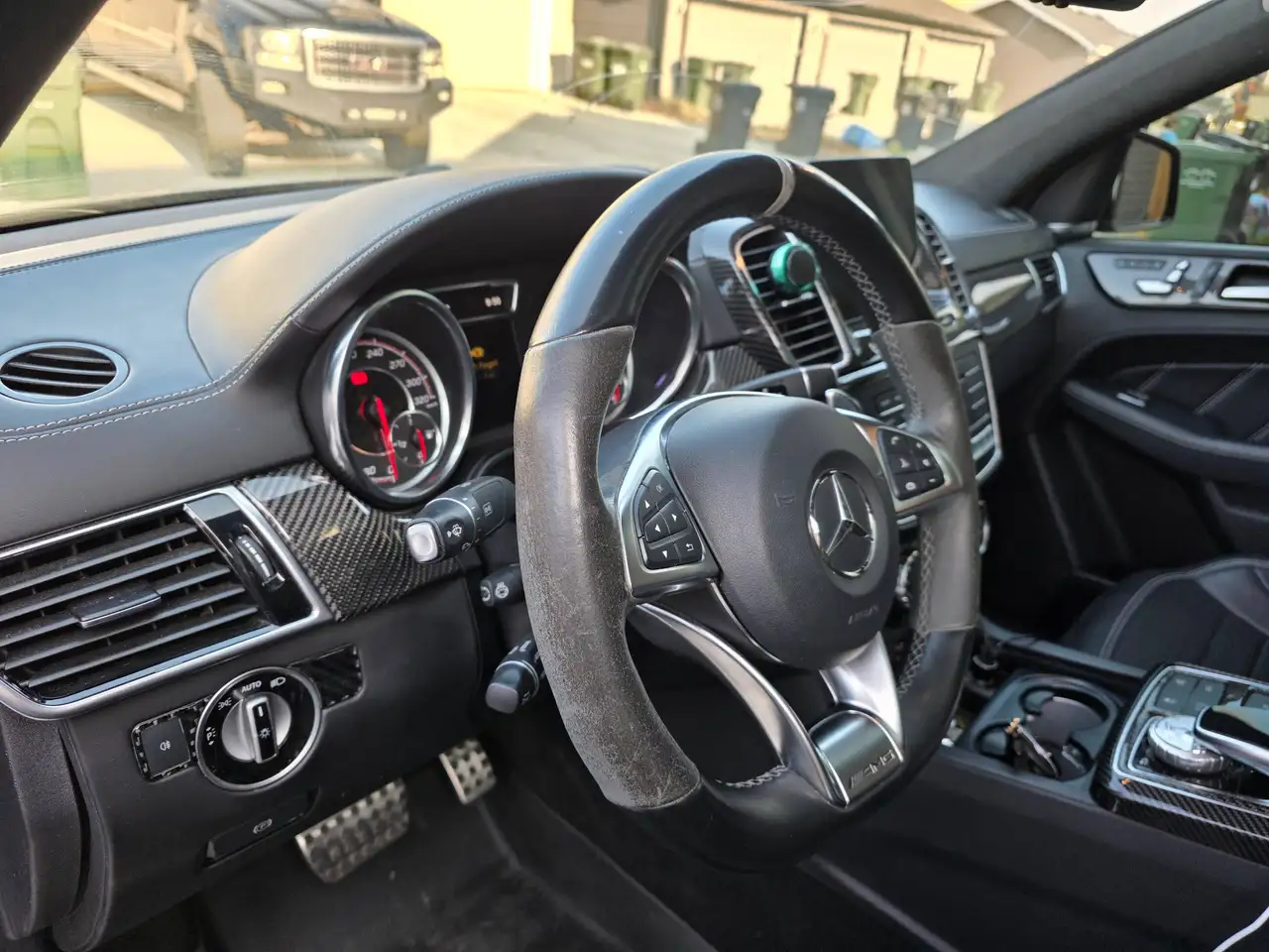 Mercedes-Benz GLE снимка Mercedes-Benz GLE