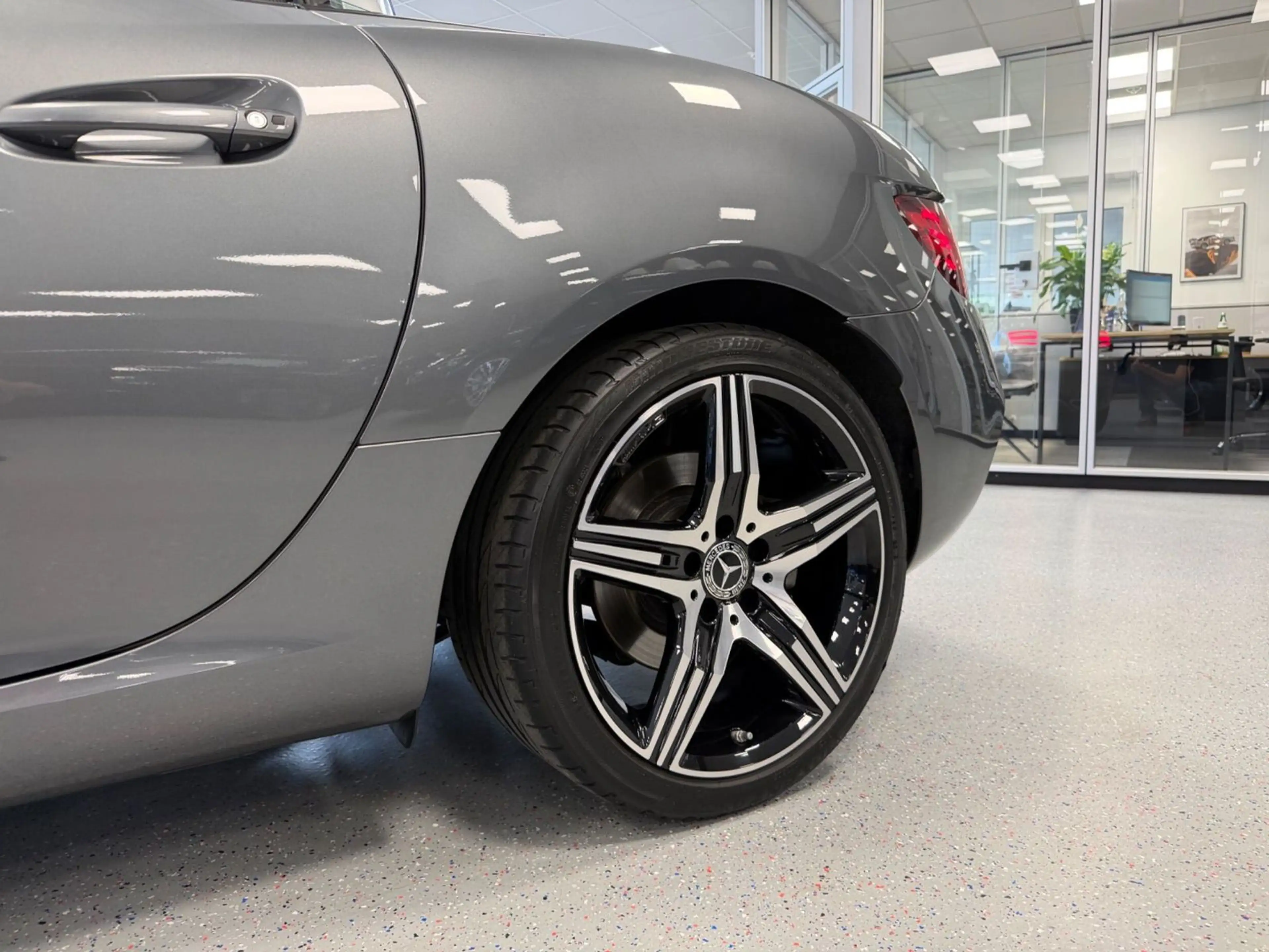 Mercedes-Benz SLC 300 Roadster Final Edition|39.923km|AMG-Line — photo 15