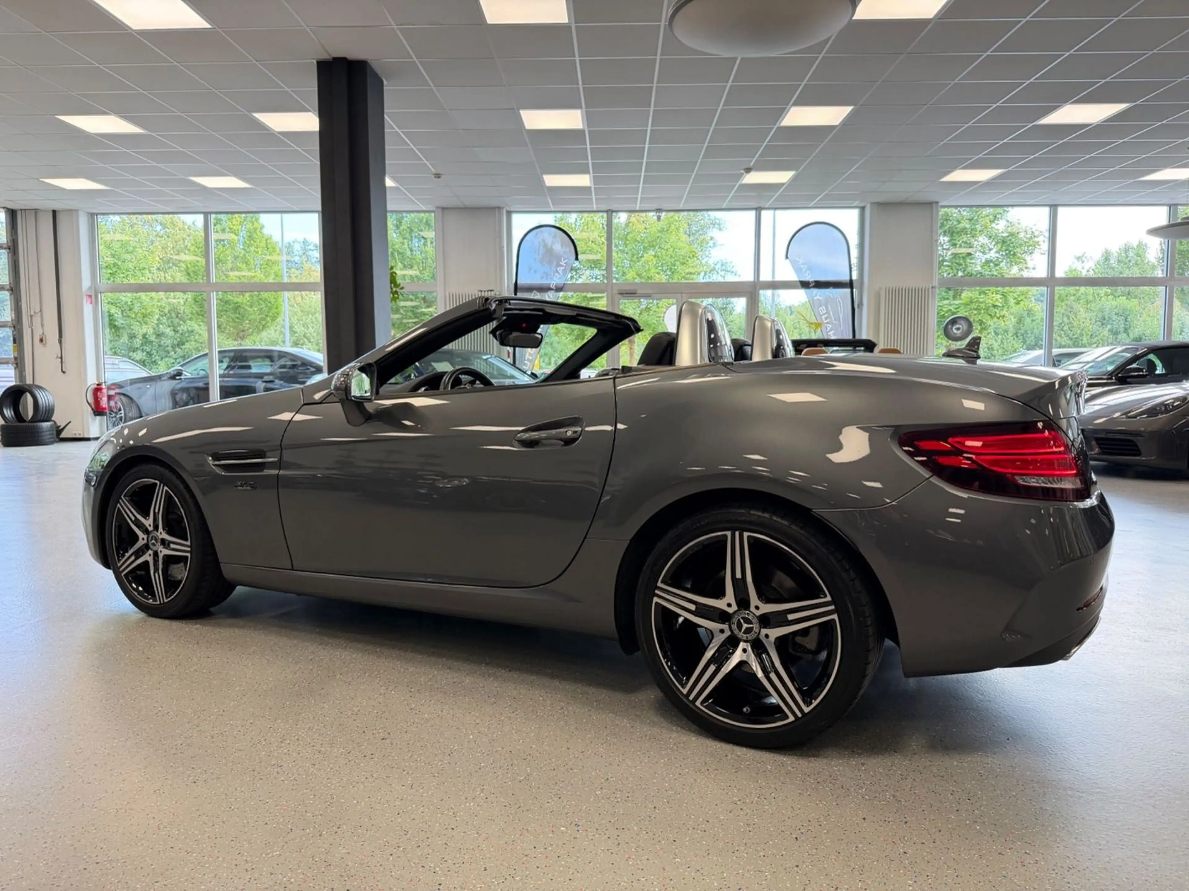 Mercedes-Benz SLC 300 Roadster Final Edition|39.923km|AMG-Line — photo 14