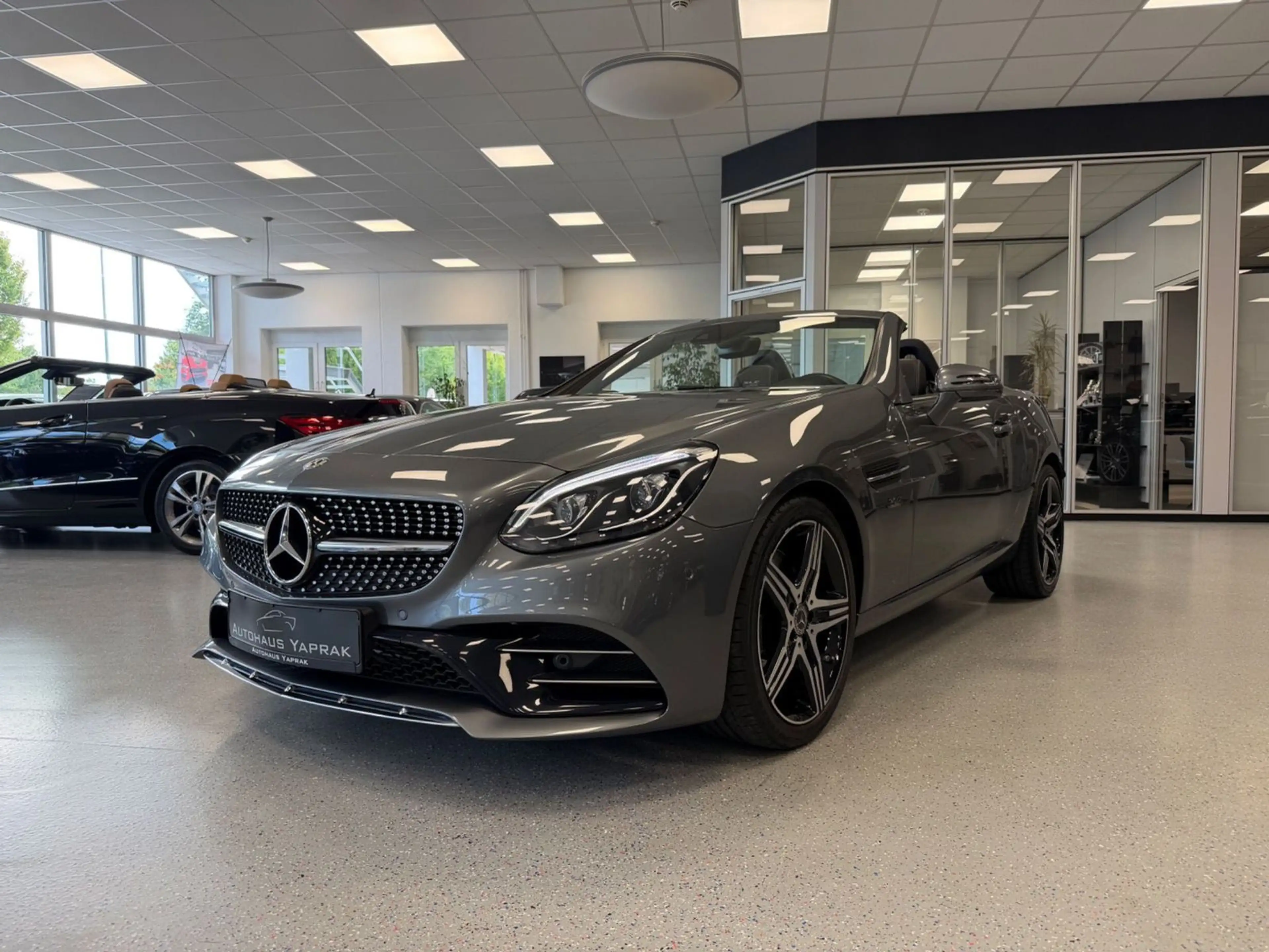 Mercedes-Benz SLC 300 Roadster Final Edition|39.923km|AMG-Line — photo 5