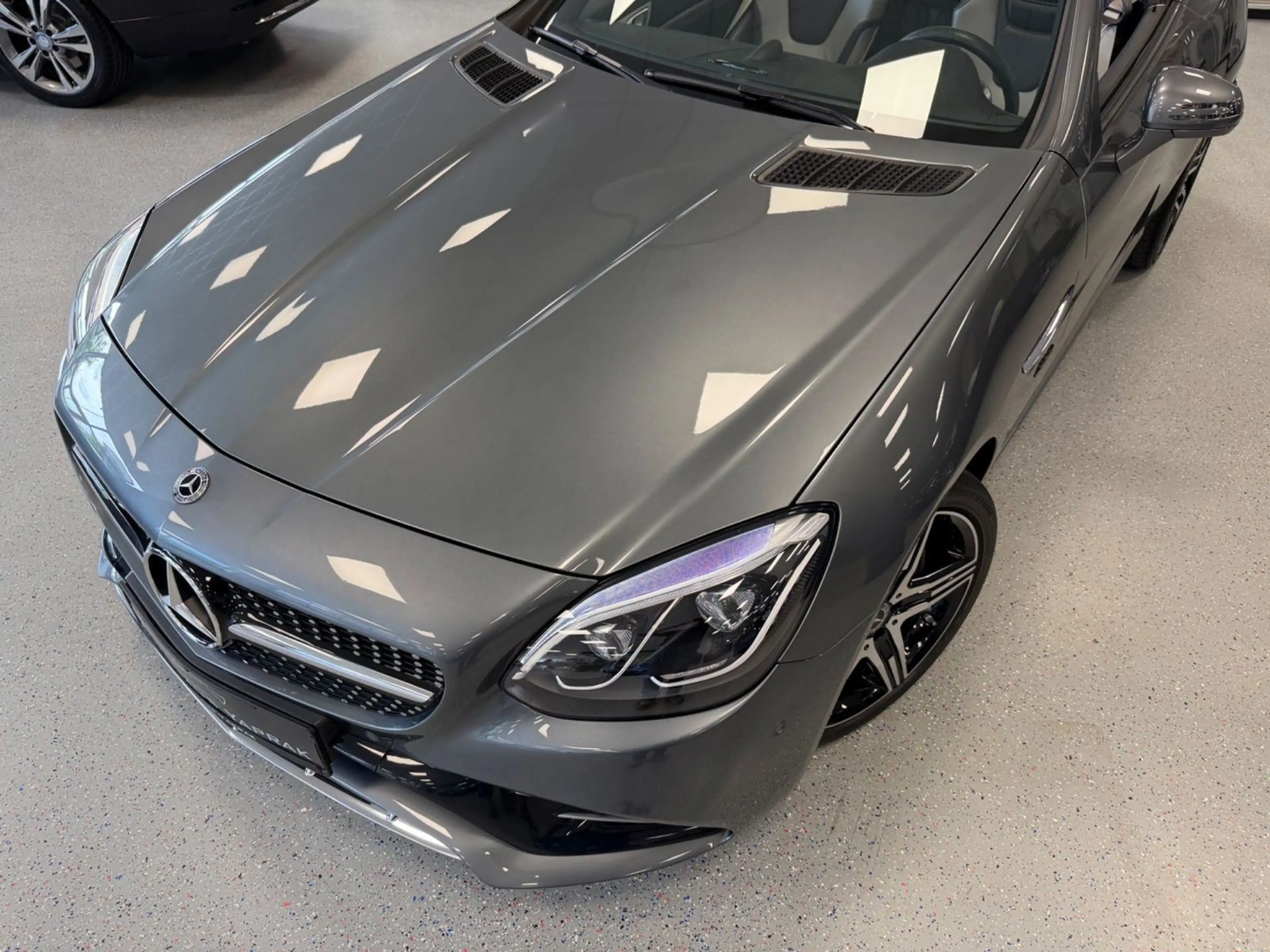 Mercedes-Benz SLC 300 Roadster Final Edition|39.923km|AMG-Line — photo 4